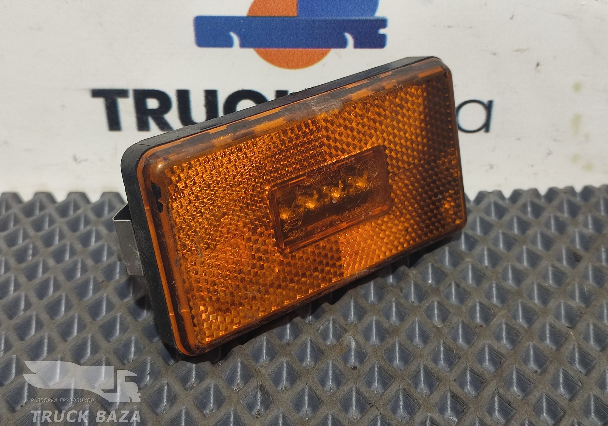 2052119 Габарит боковой