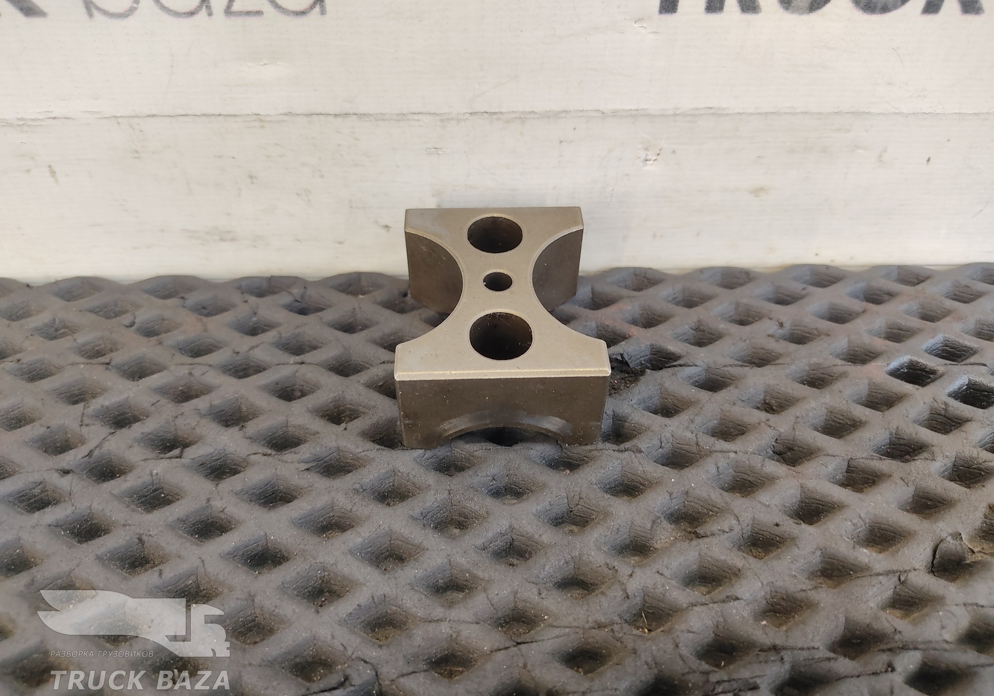 51042020175 Проставка под ось коромысел для Man TGX I (с 2007)