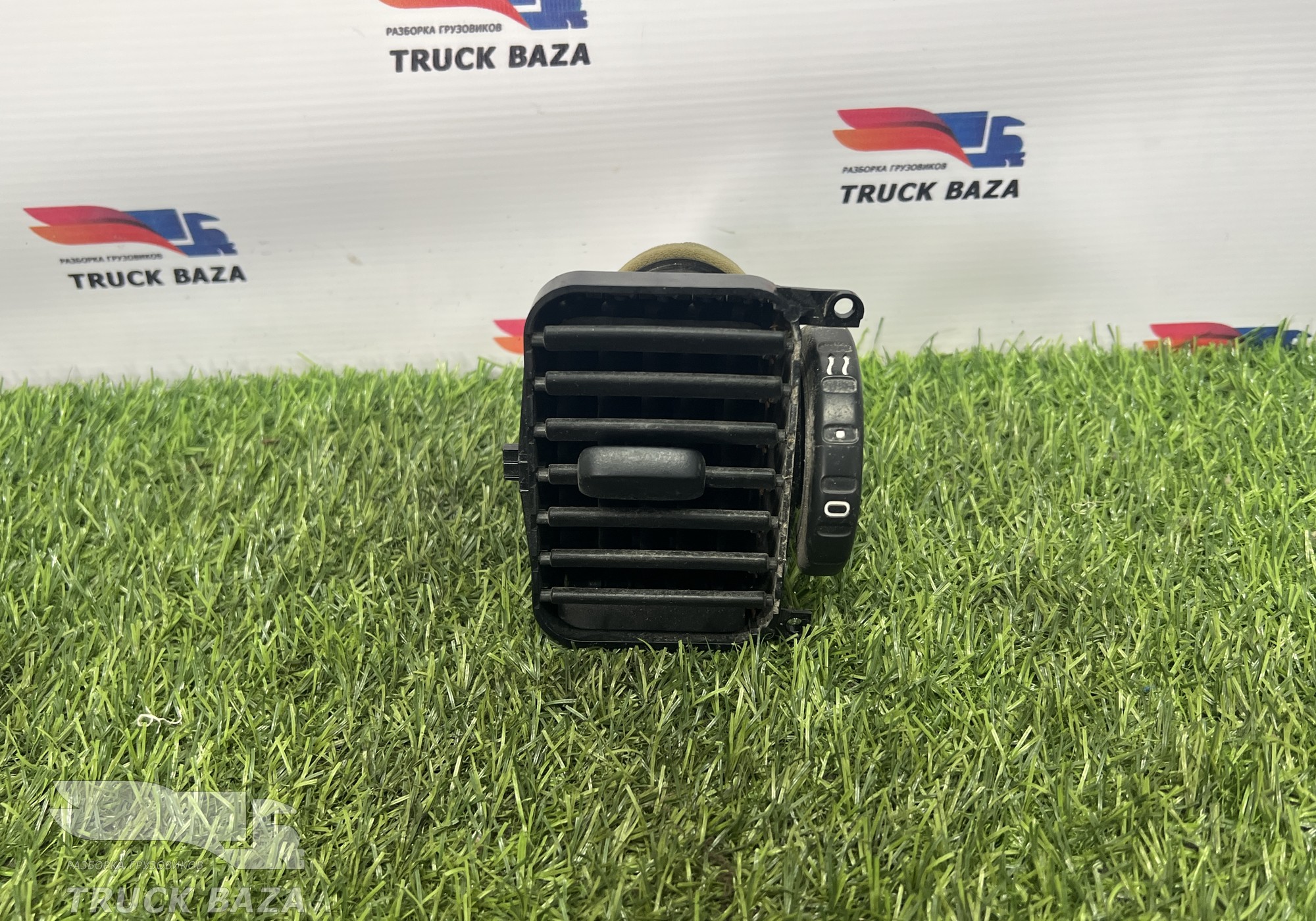 1440718 Дефлектор воздушный