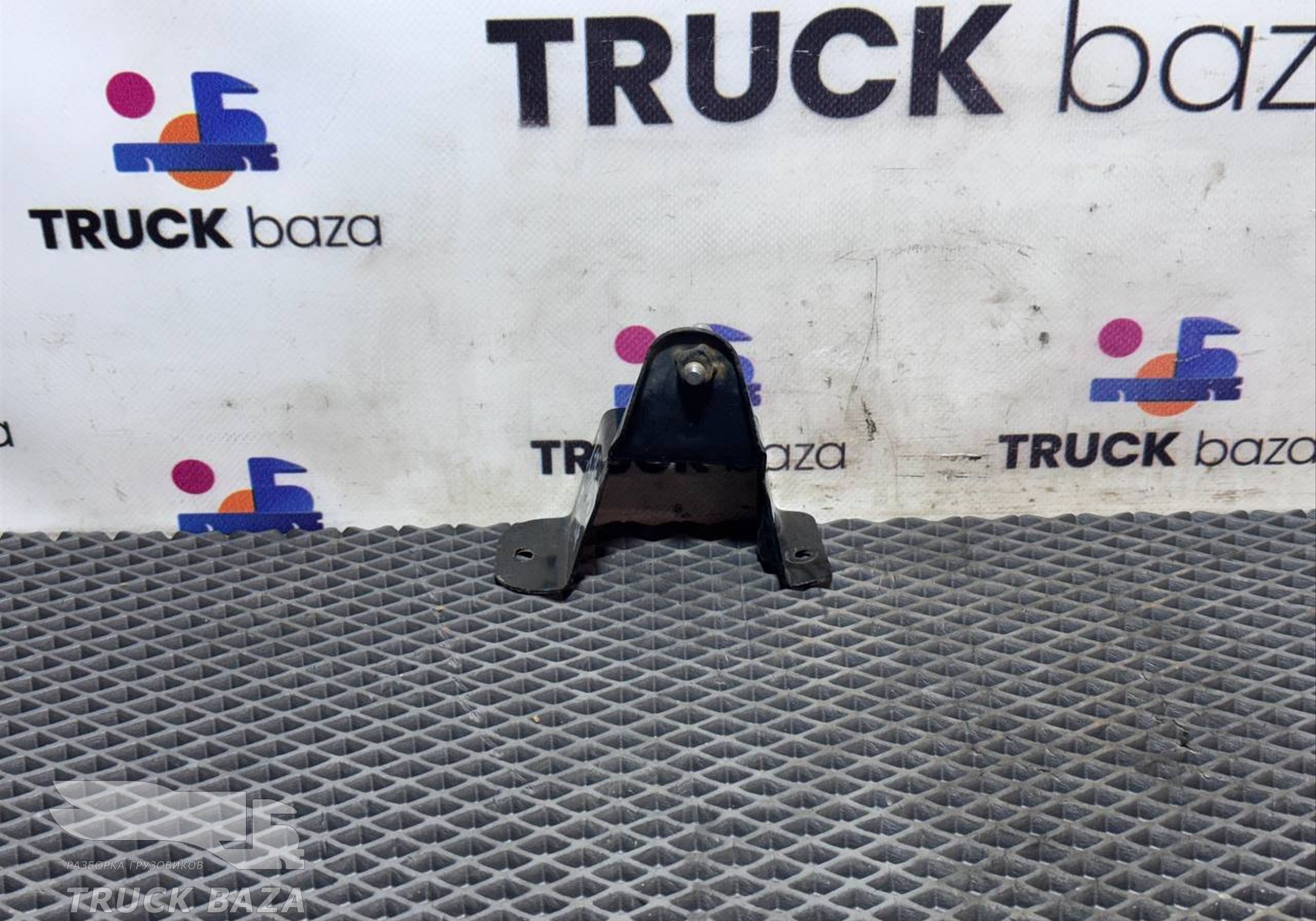 5302445A01 Кронштейн амортизатора капота левый для Faw J6 (с 2007)