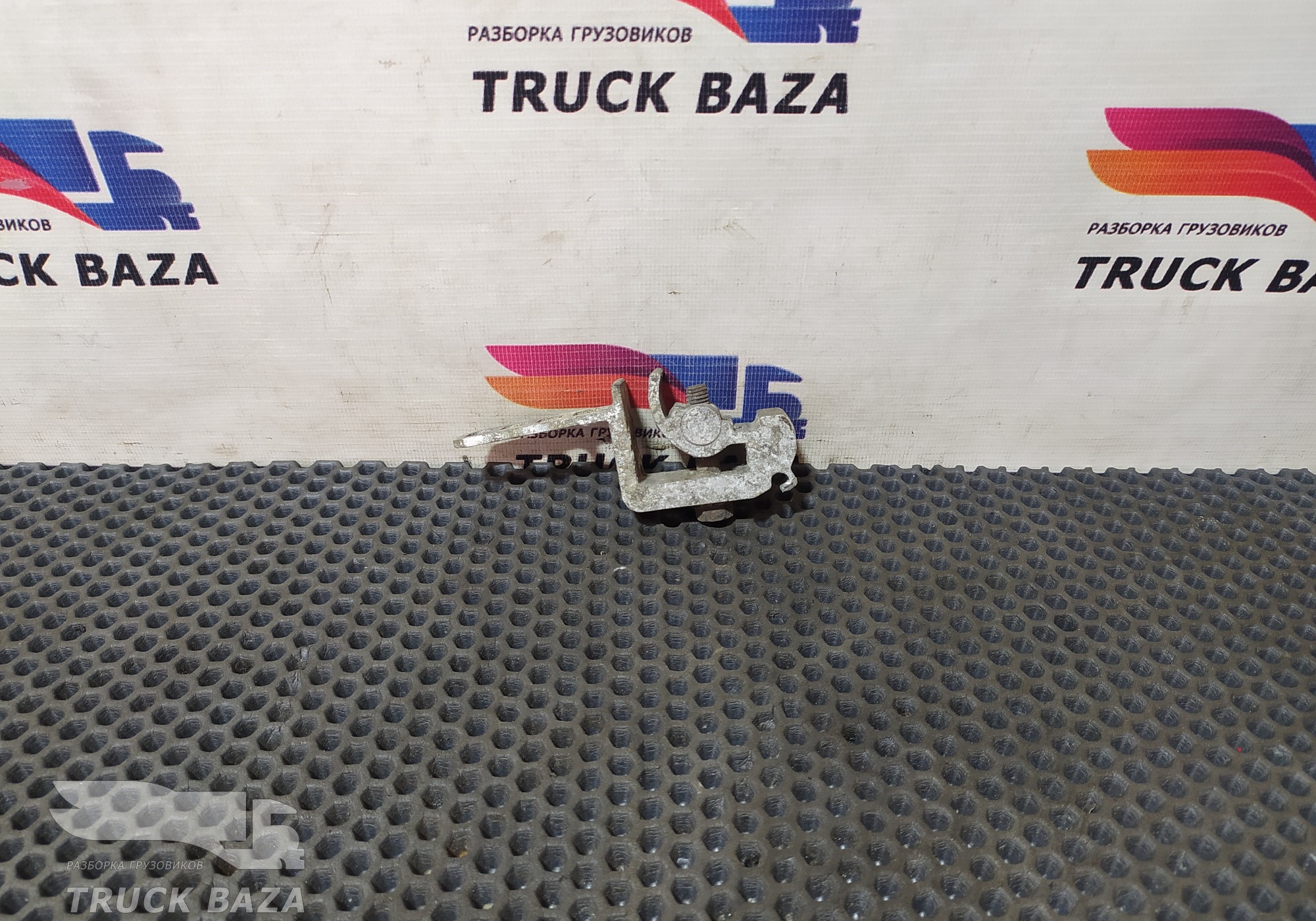 1878229 Кронштейн трубок AdBlue для Scania 3-series R (с 1988 по 1997)
