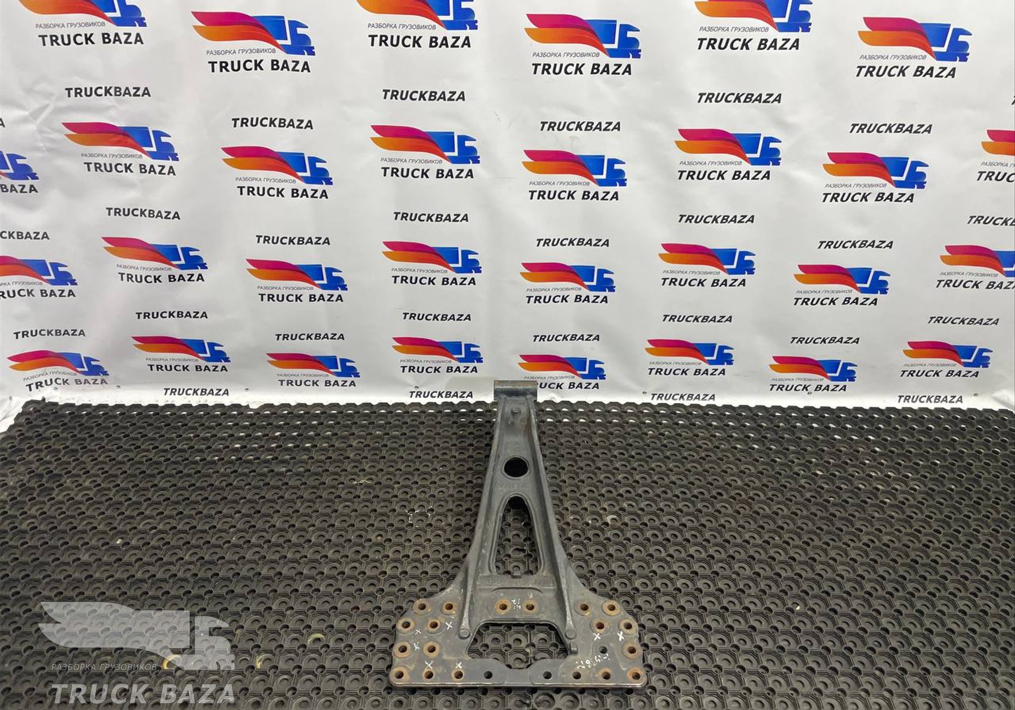 81432153048 Кронштейн реактивной тяги для Man TGX II (с 2012)