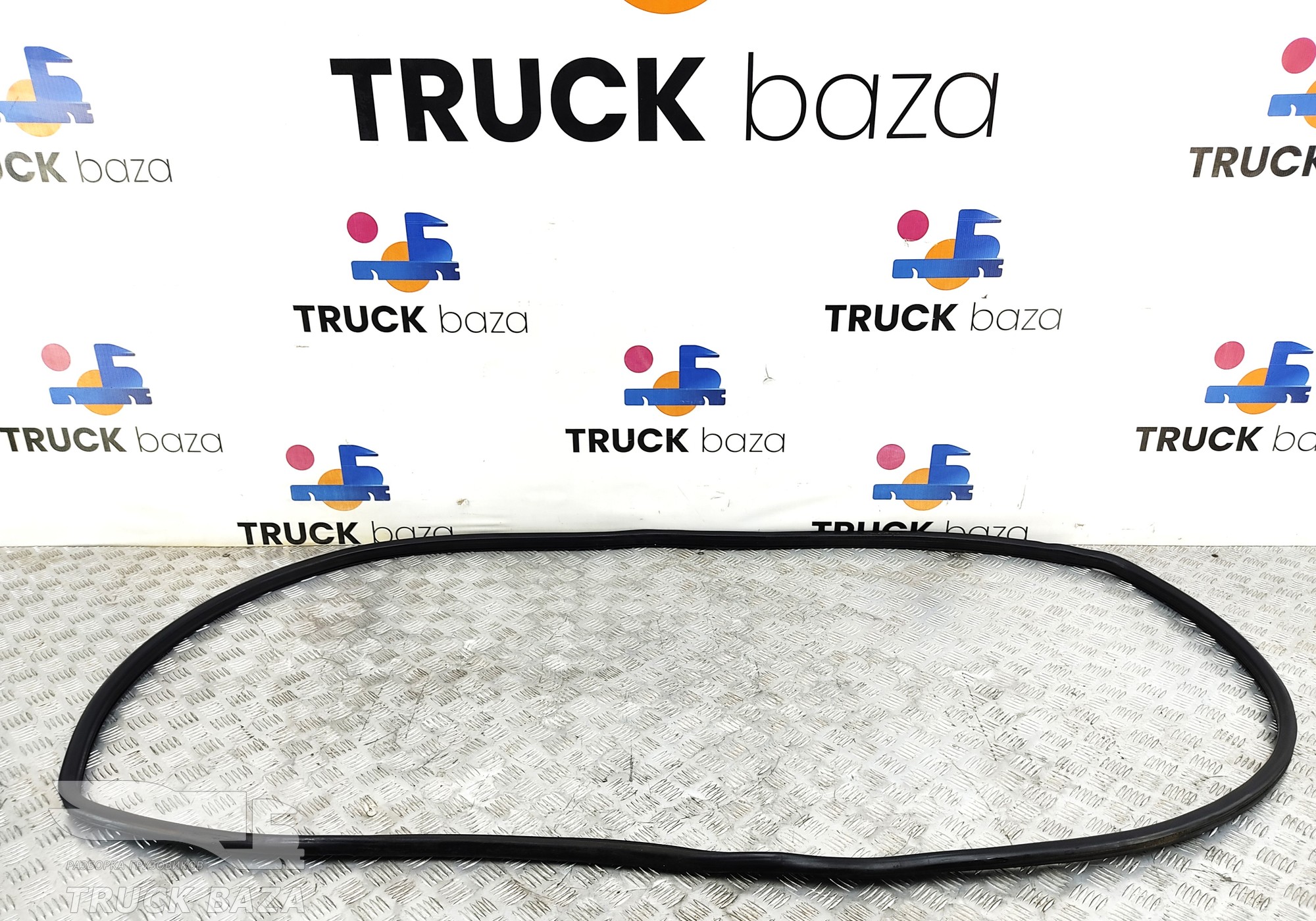 81626510104 Уплотнитель двери