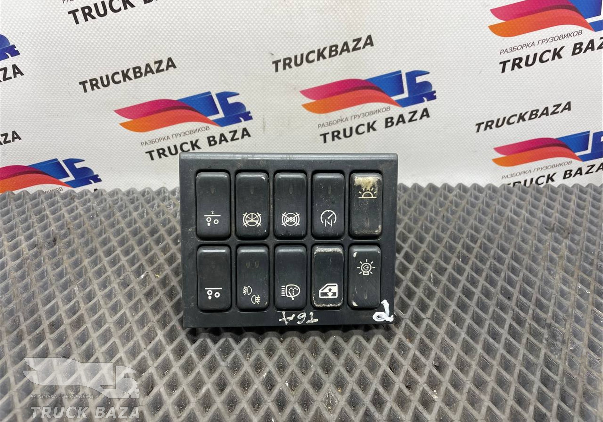 81617010243 Рамка кнопок для Man TGX II (с 2012)