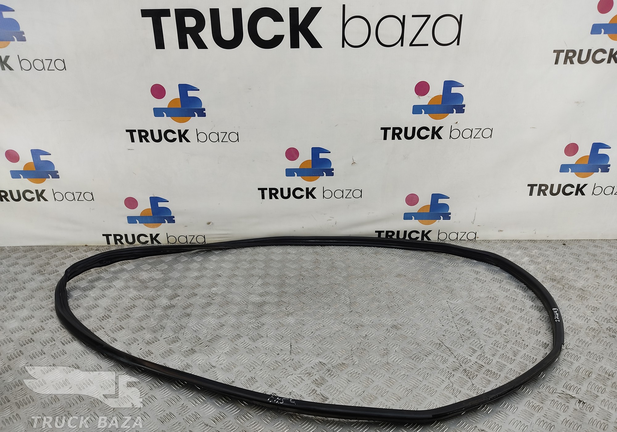 DZ14251330245 Уплотнитель двери правой для Shacman X3000 (с 2014)