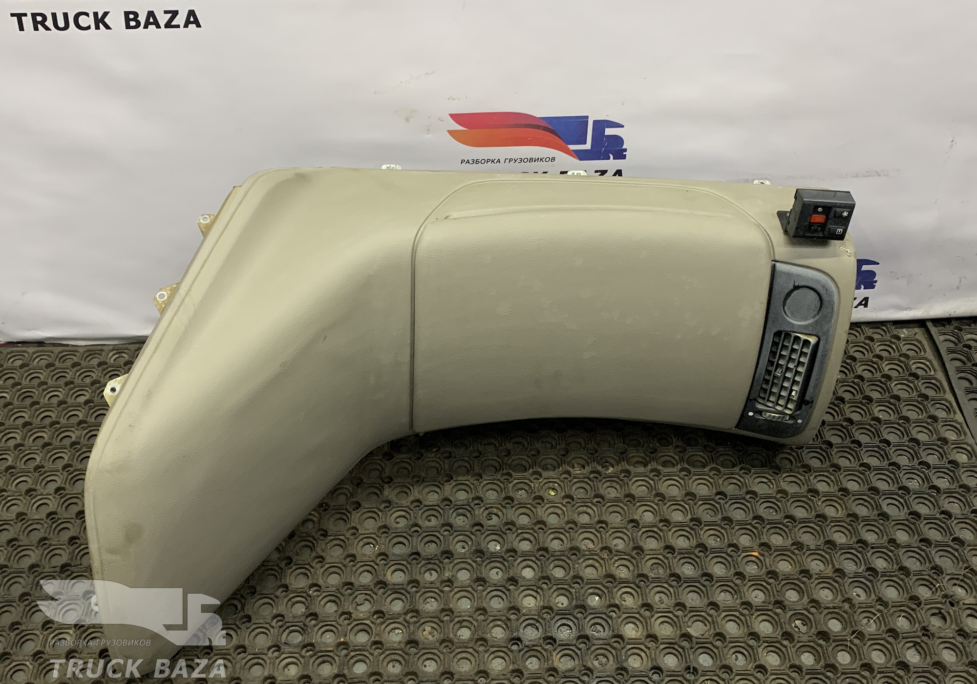 1652298 Передняя панель салона для Daf XF105 (с 2005)