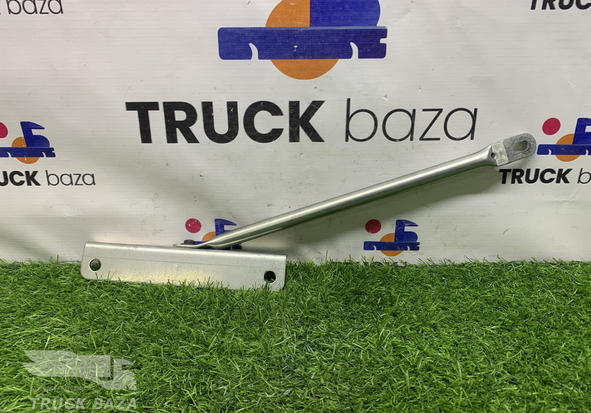 Кронштейн спойлера правый для Daf XF106 (с 2012)