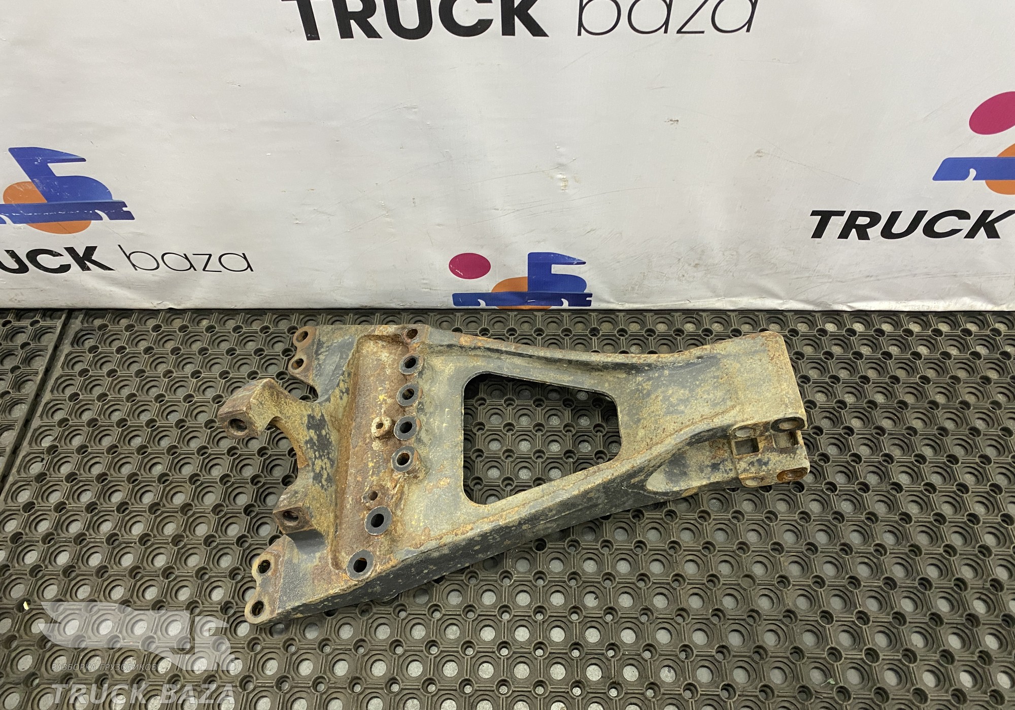 A9423252409 Кронштейн реактивной тяги левый для Mercedes-Benz Axor I (с 2001 по 2004)