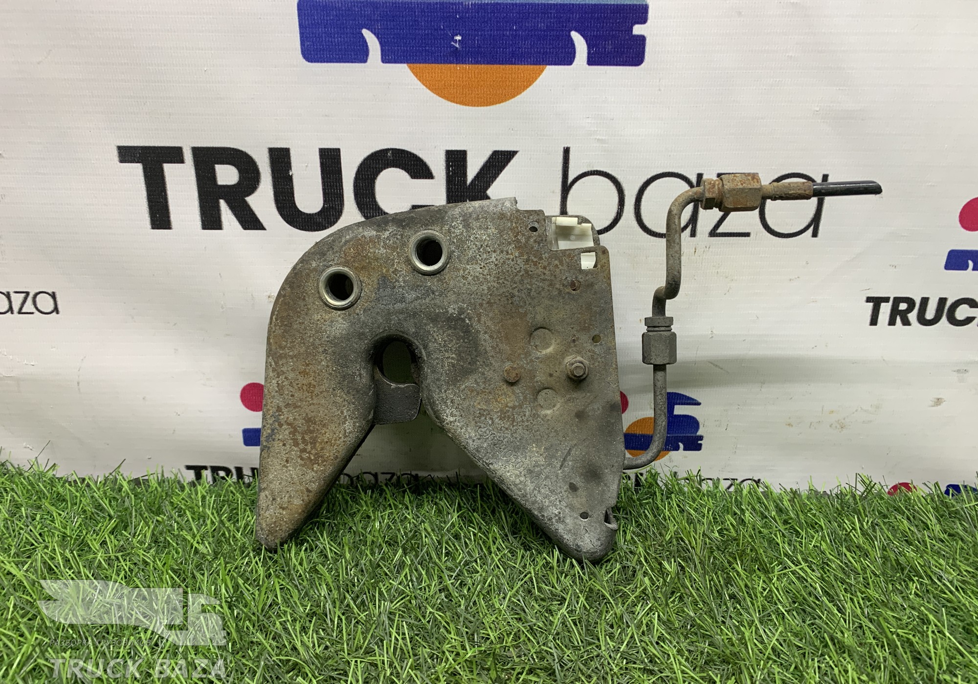 A9303100083 Замок кабины левый