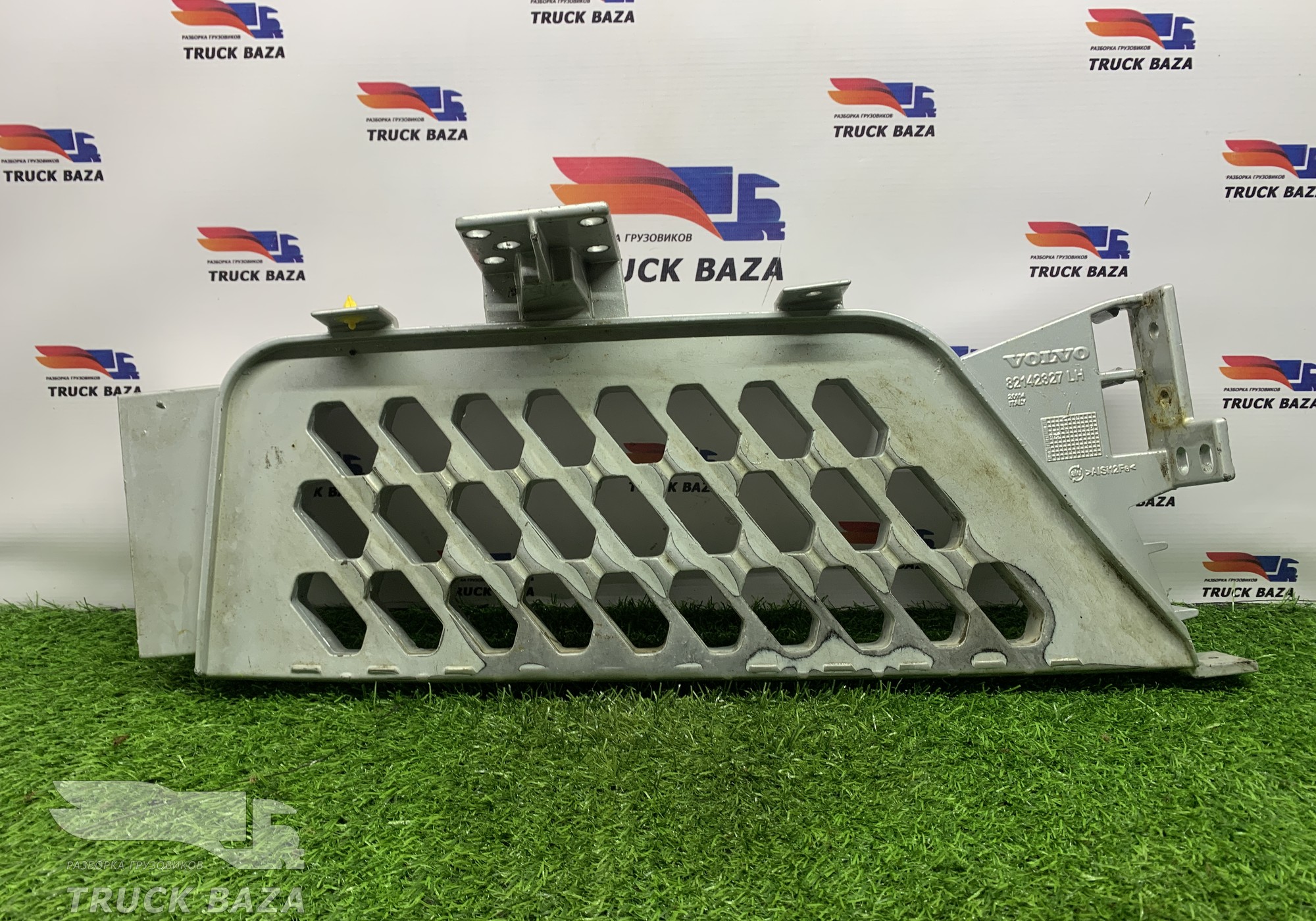 82142327 Подножка кабины левая для Volvo FH 4 (с 2012)