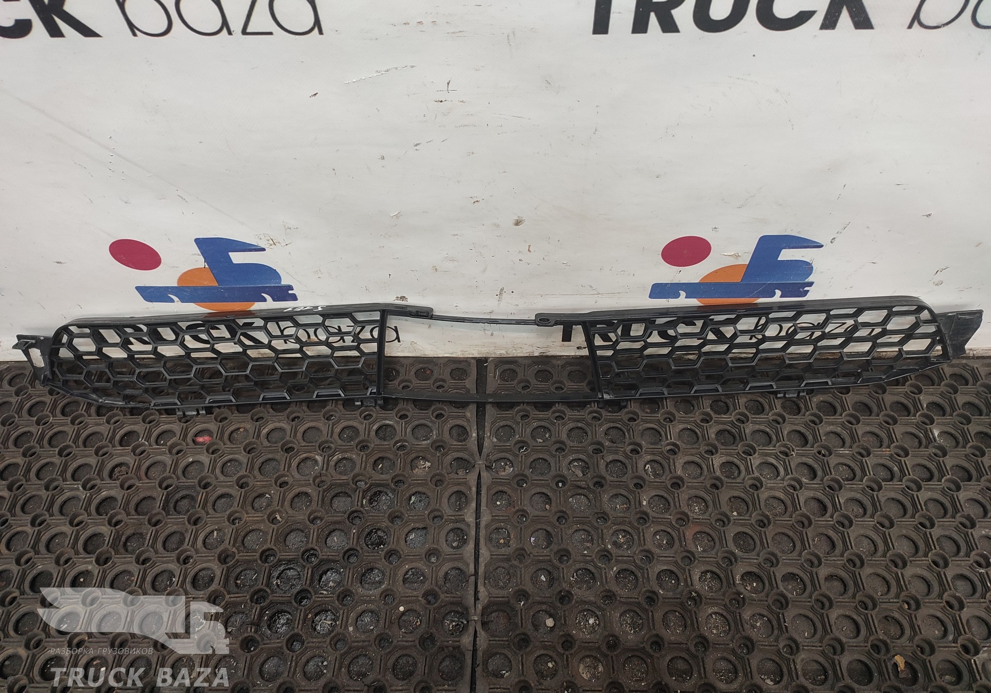 2545649 Решетка радиатора нижняя для Scania 6-series R (с 2016)