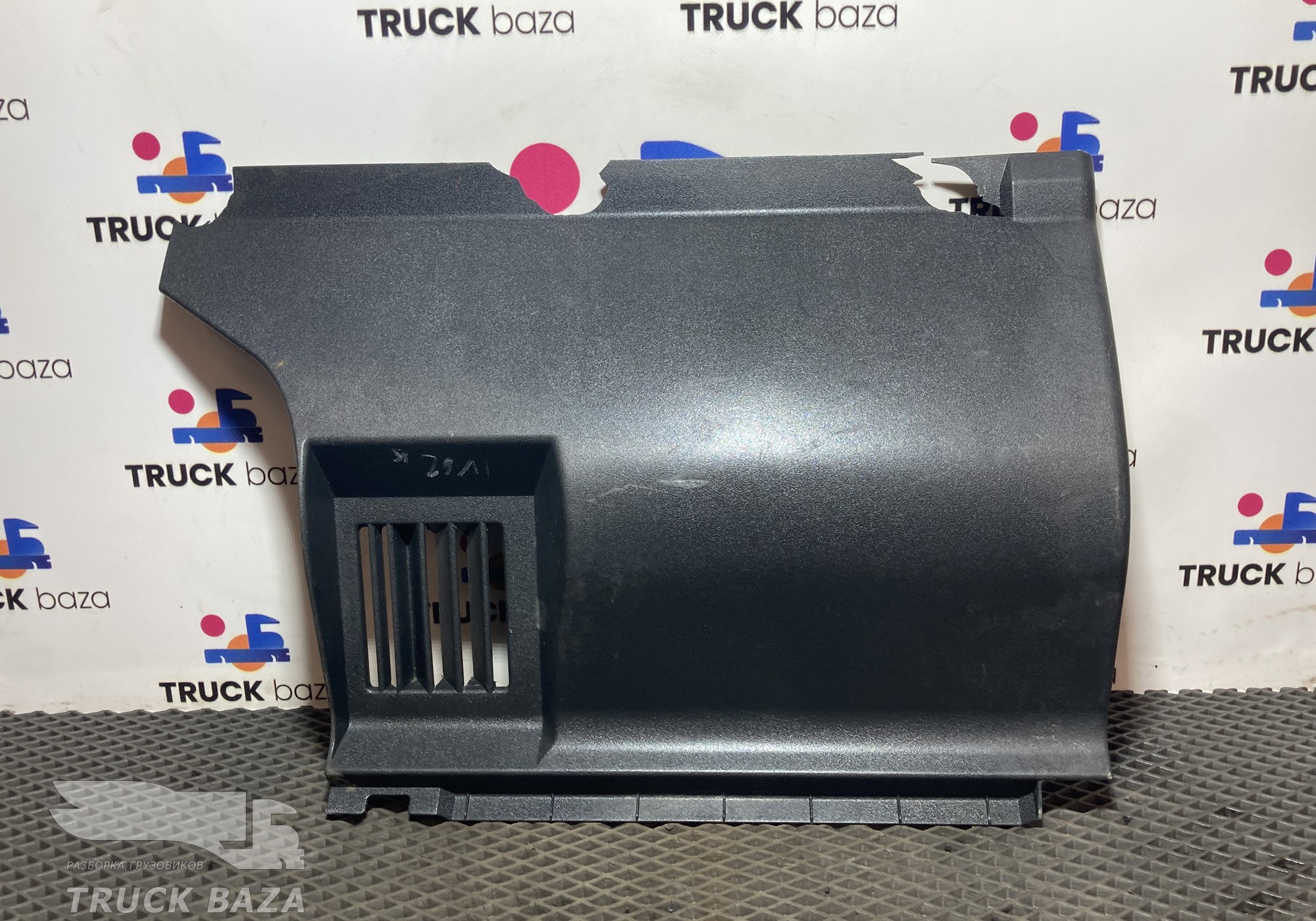 504044831 Накладка салона для Iveco Stralis II Hi-Way (с 2012)