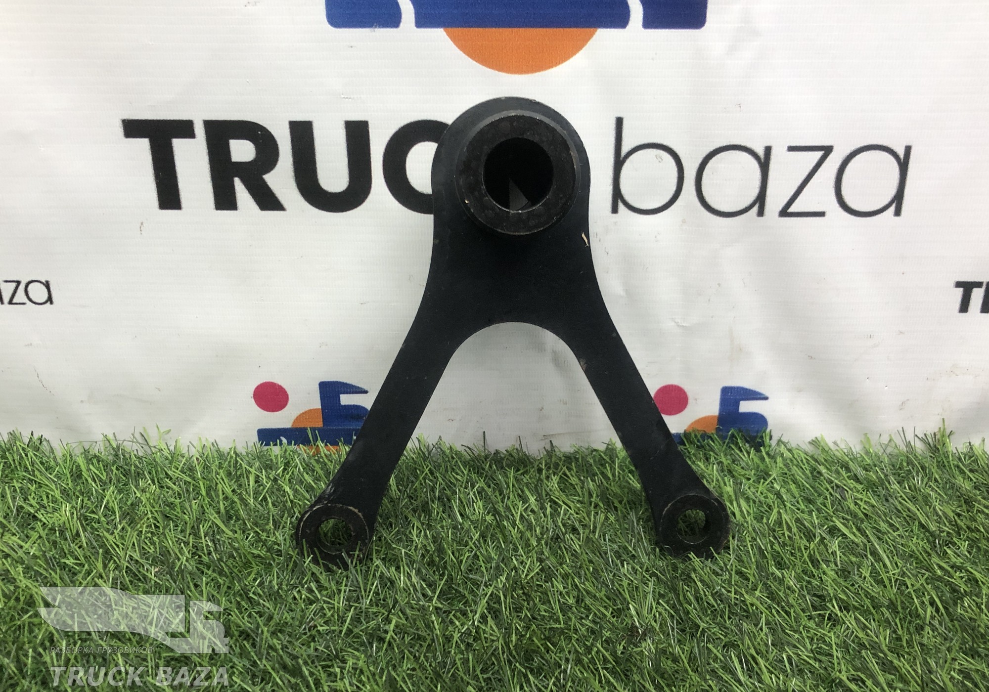 81417205358 Кронштейн цилиндра подъема кабины