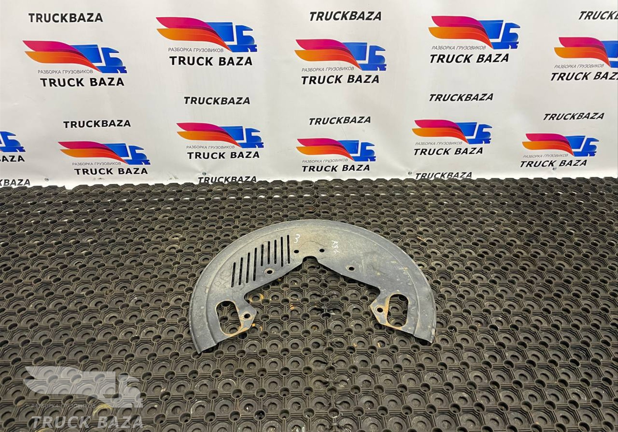 9444230620 Пыльник тормозного диска левый для КАМАЗ 54901