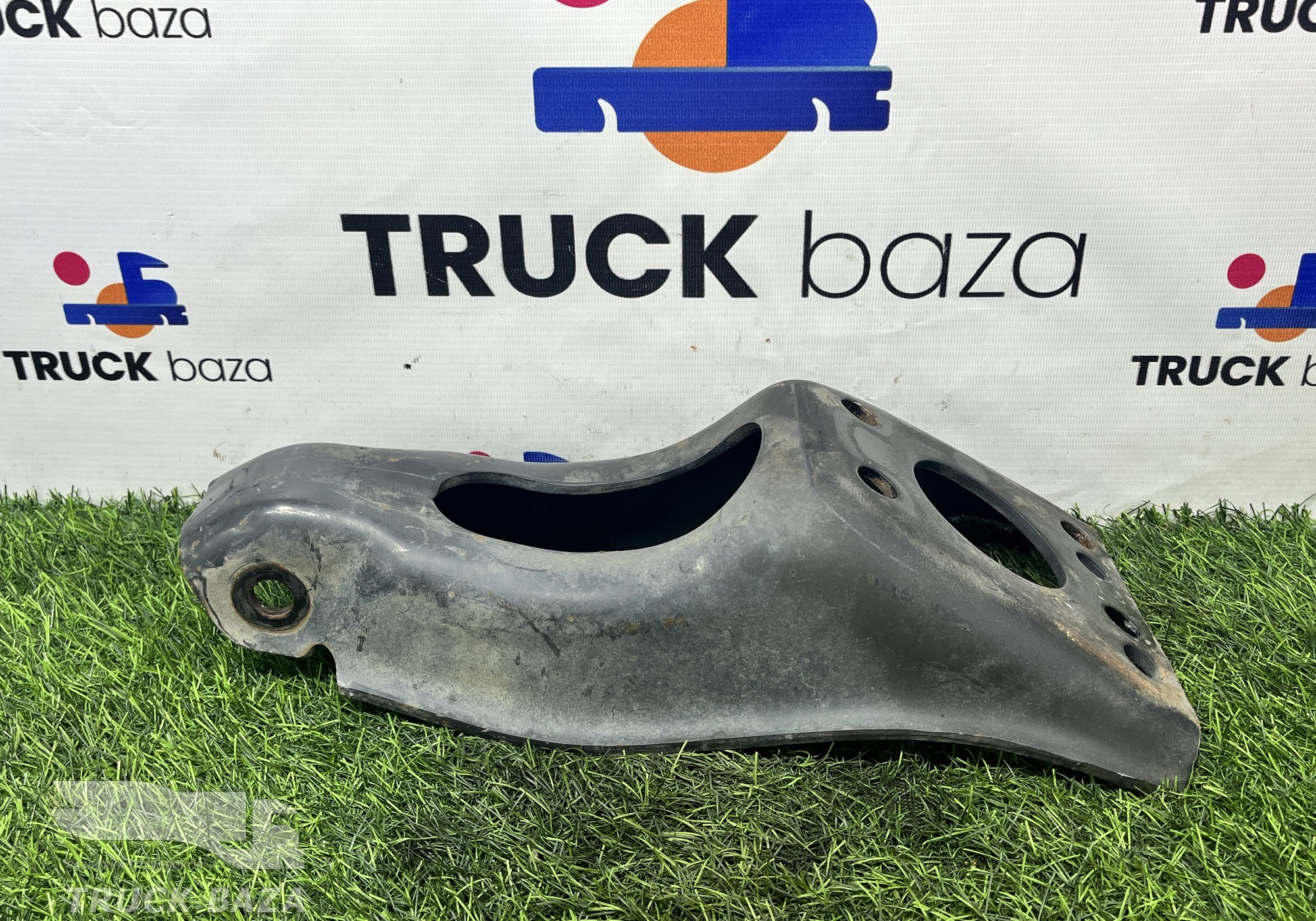 A9433230240 Кронштейн амортизатора верхний