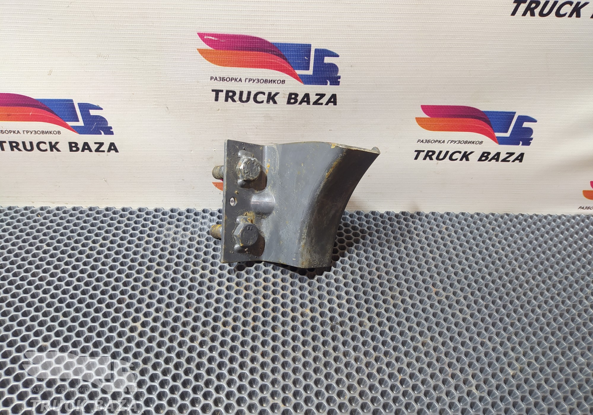 1075326 Кронштейн ресивера правый для Volvo FH 1 (с 1993 по 2002)