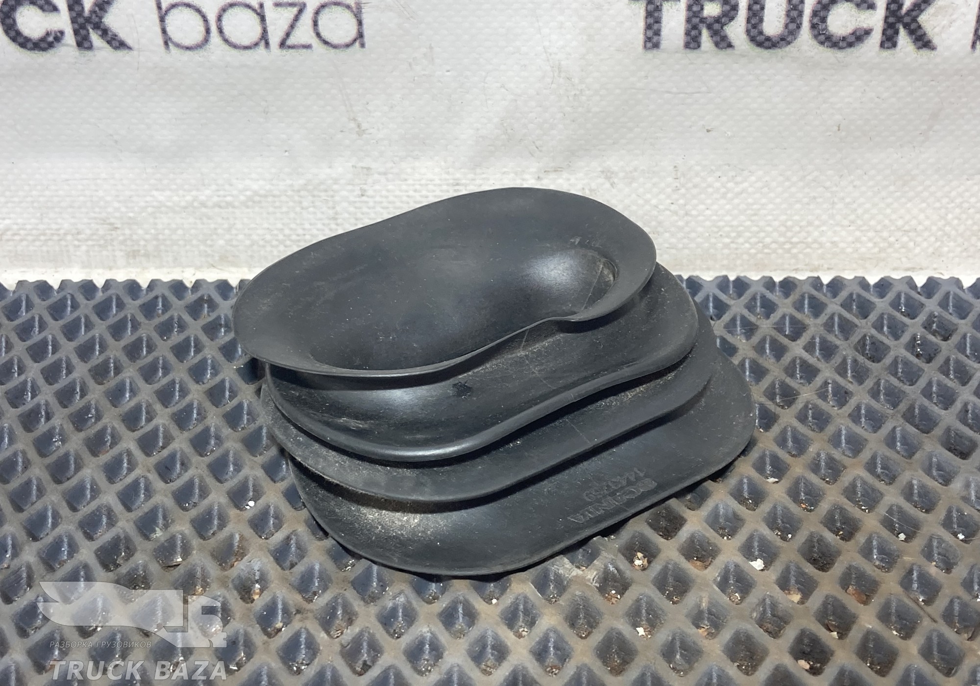 1443259 Уплотнитель на торпедо