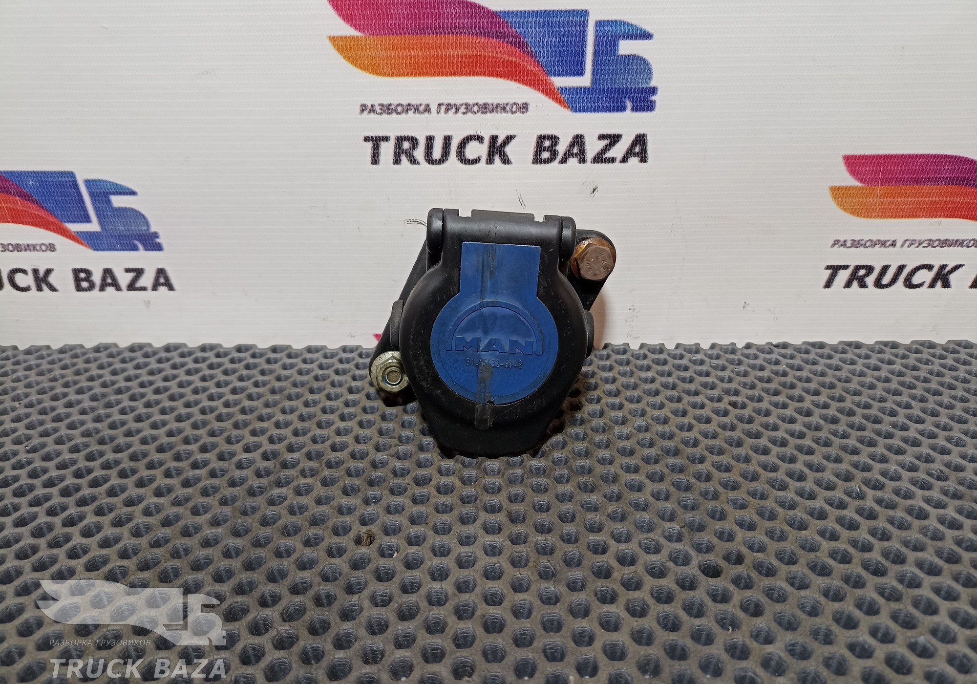 81254326042 Корпус розетки для Iveco Stralis