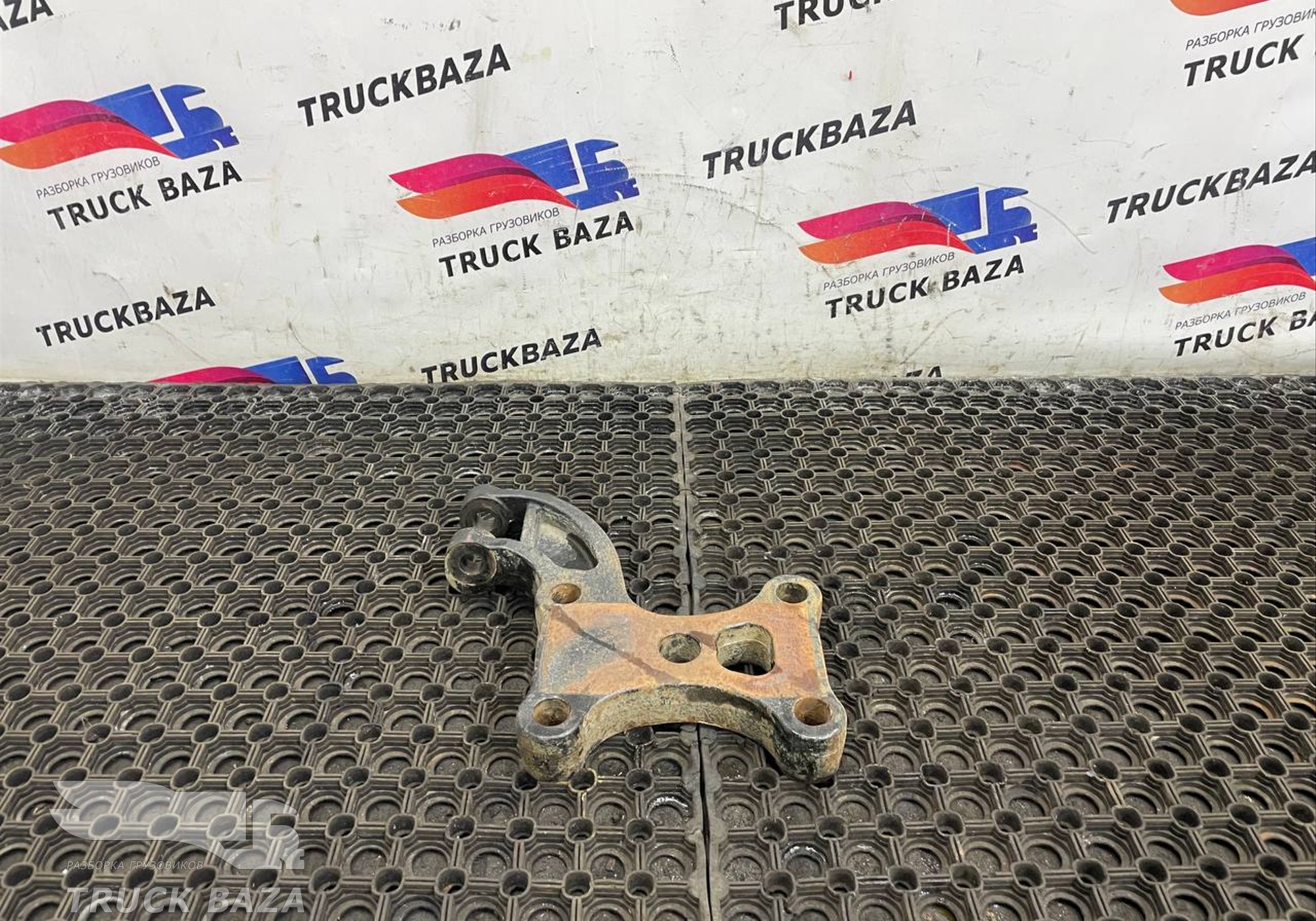 GC465796DB Кронштейн передней рессоры правый для Ford F-MAX (с 2018)