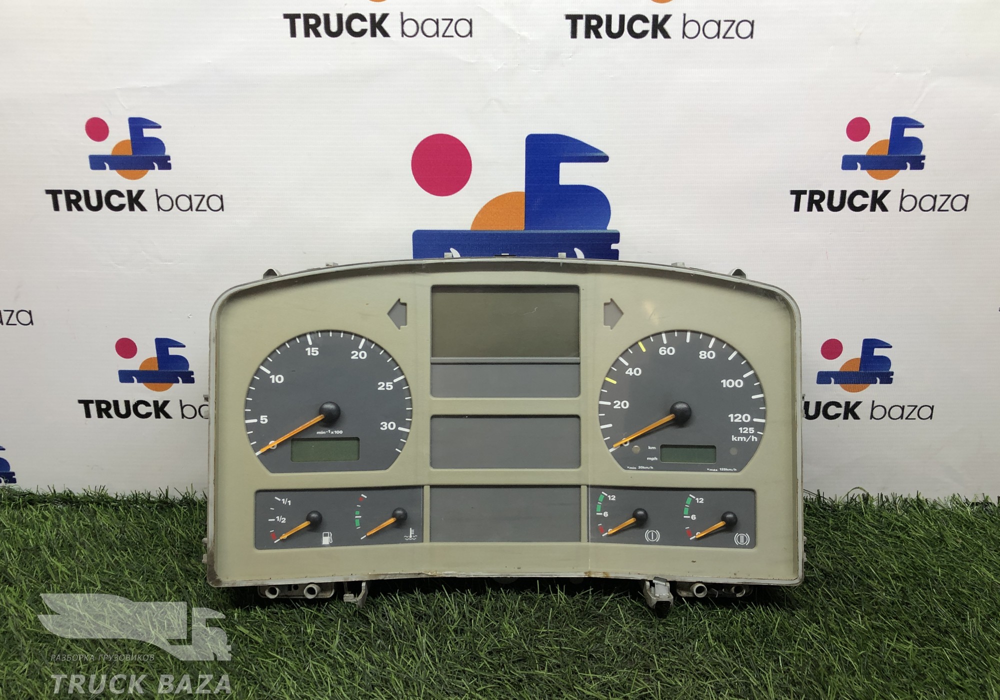 81272026125 Панель приборов для Man