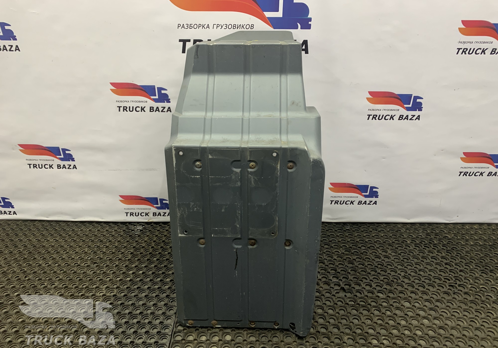 81664100360 Крыло переднее правое задняя часть