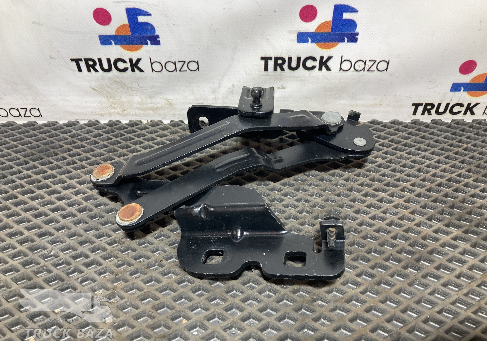 JC4616801 Кронштейн капота для Ford F-MAX (с 2018)