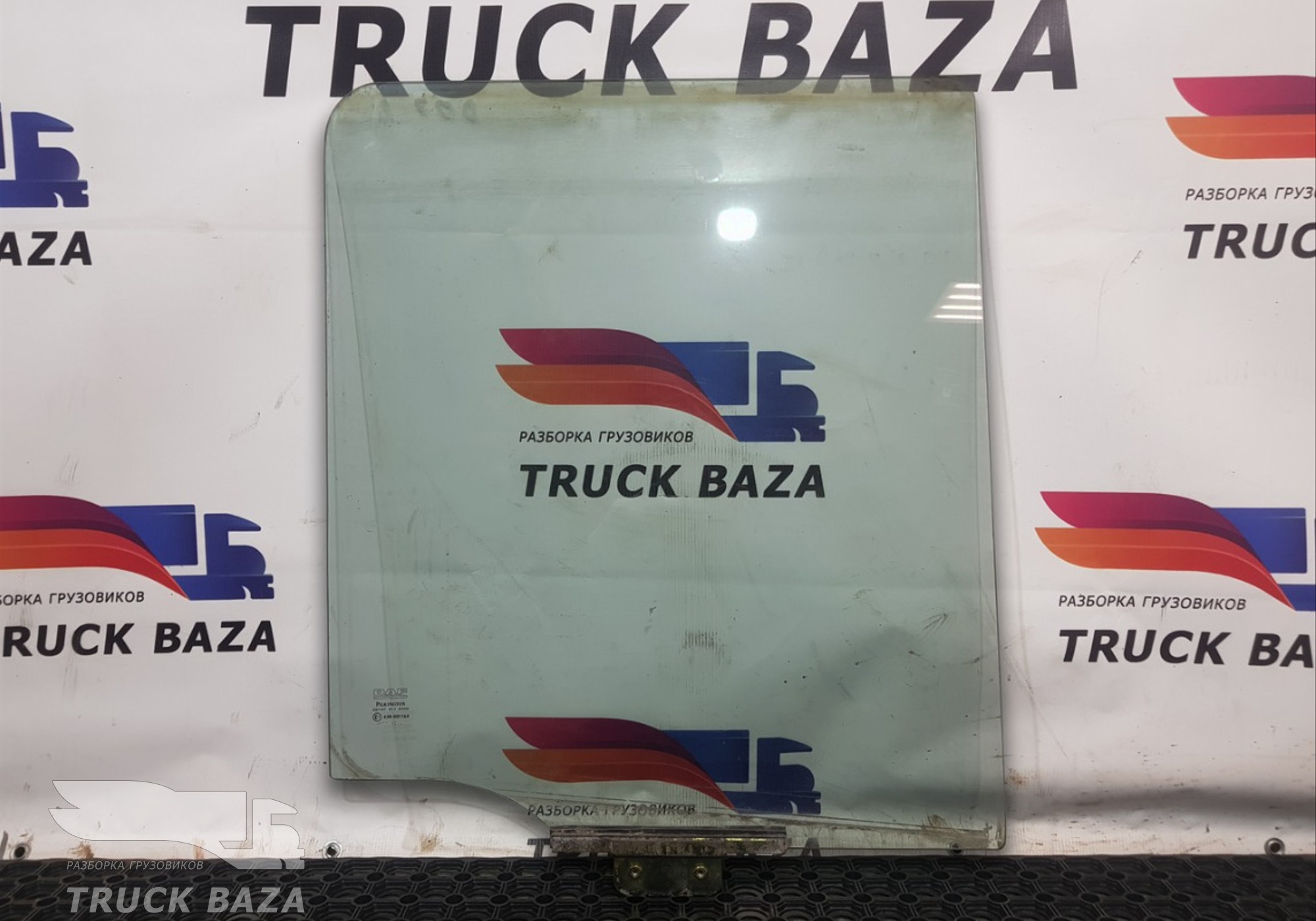 1284624 Стекло двери правой для Daf 95XF