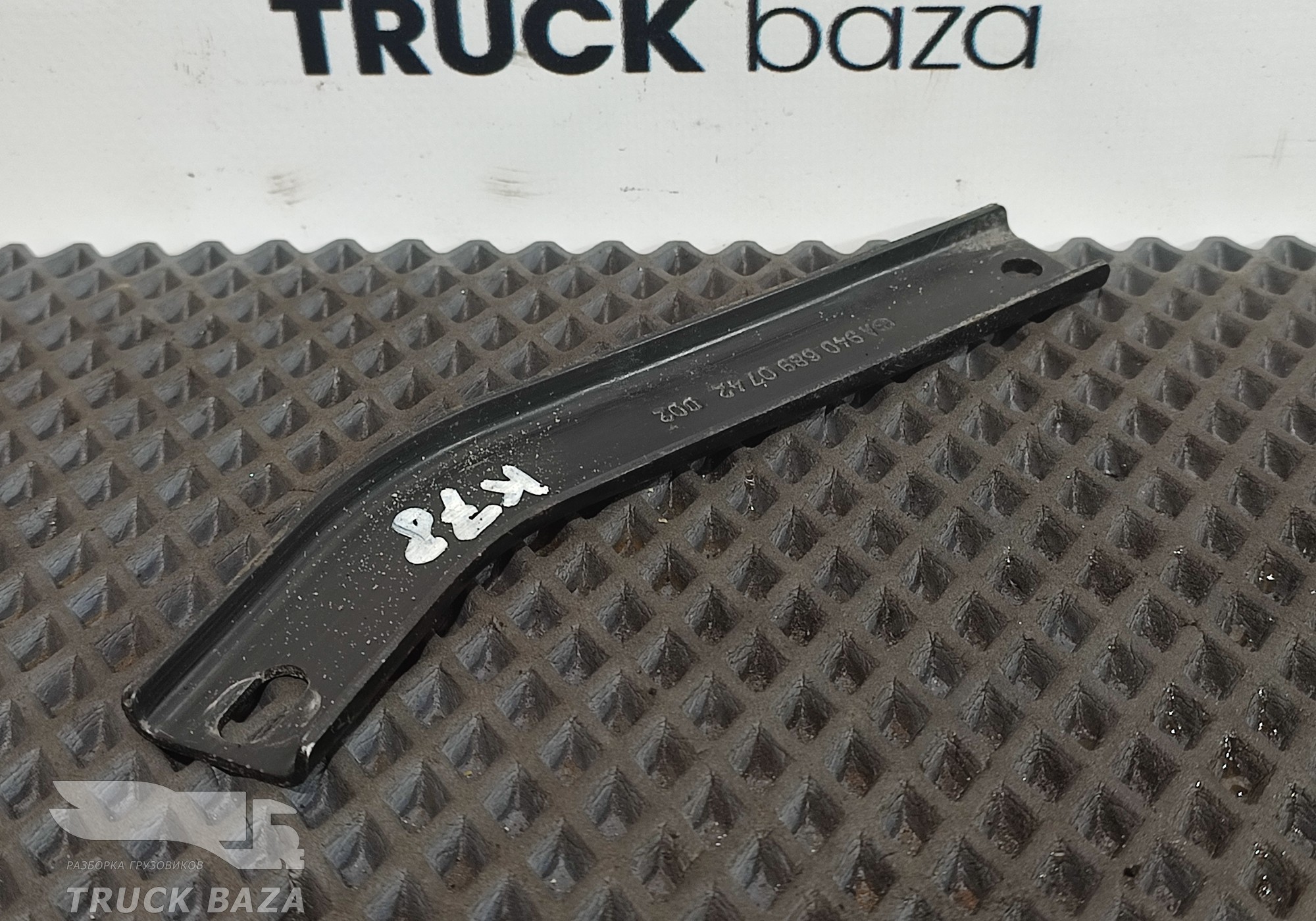 9406890742 Кронштейн приборной рамки для КАМАЗ