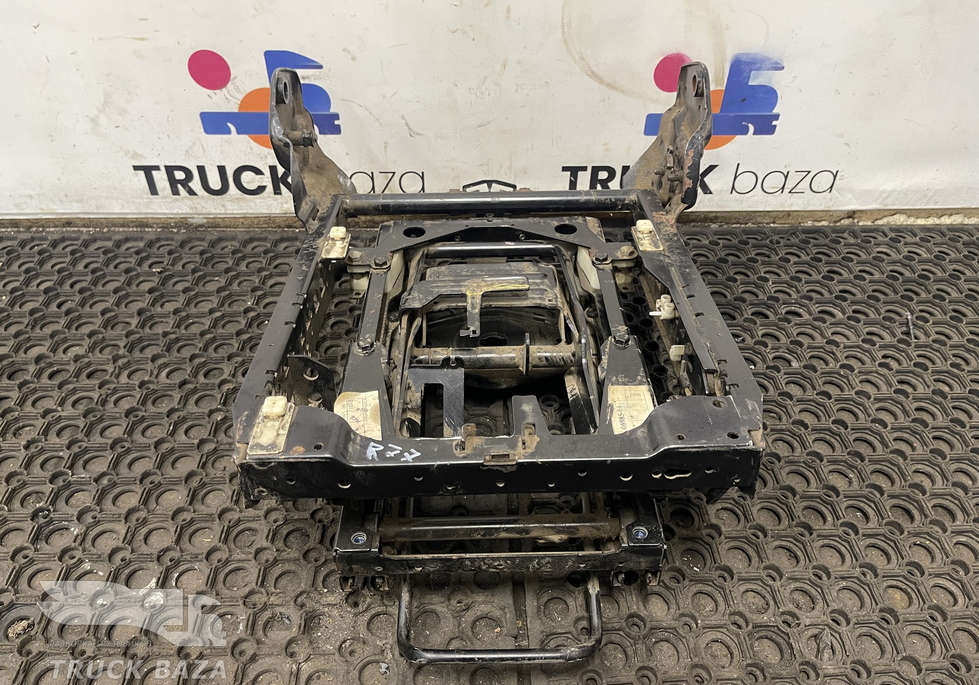 7421068634 Основание сиденья водительского для Renault Premium II (с 2005 по 2013)