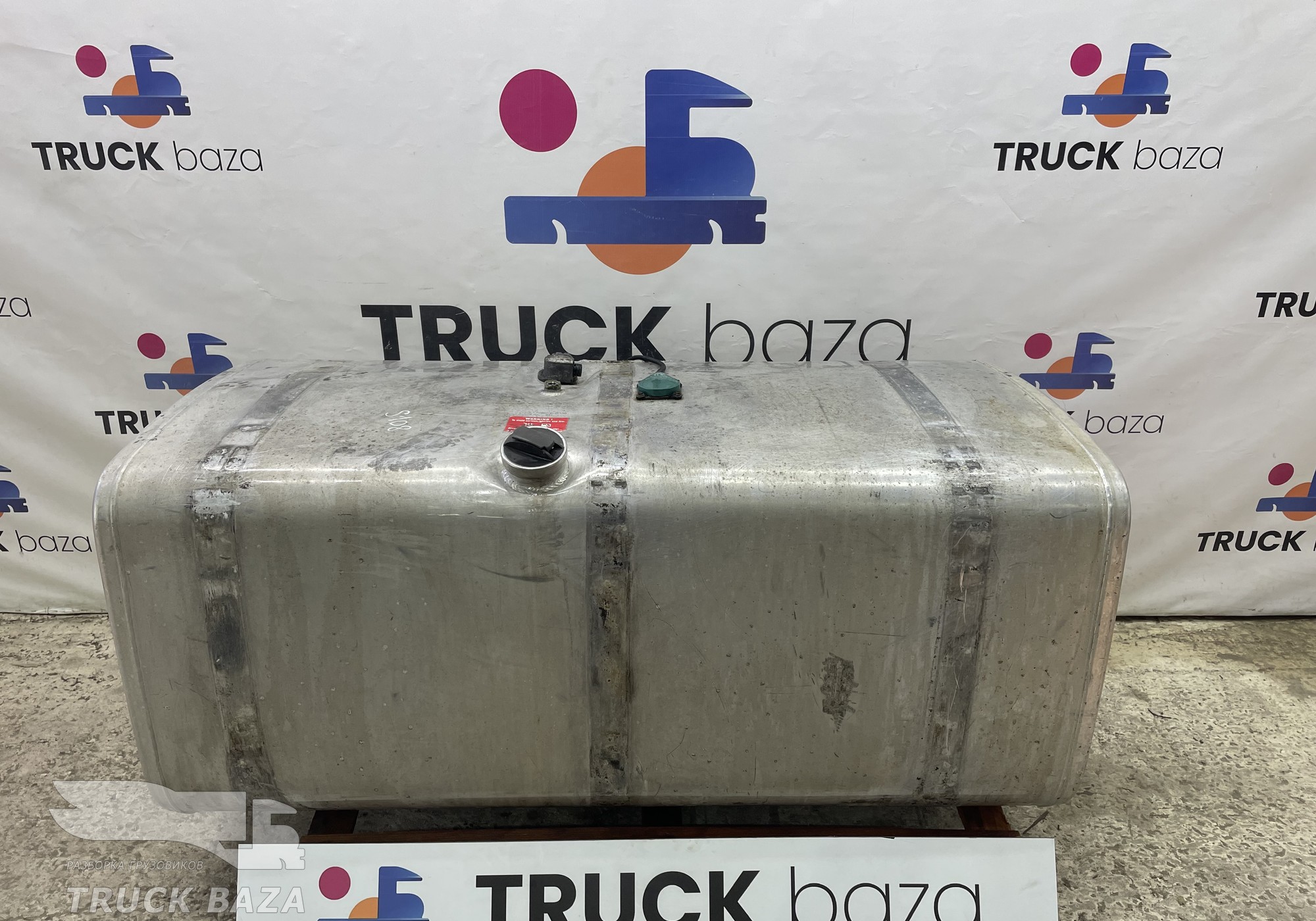 1517308 Бак топливный