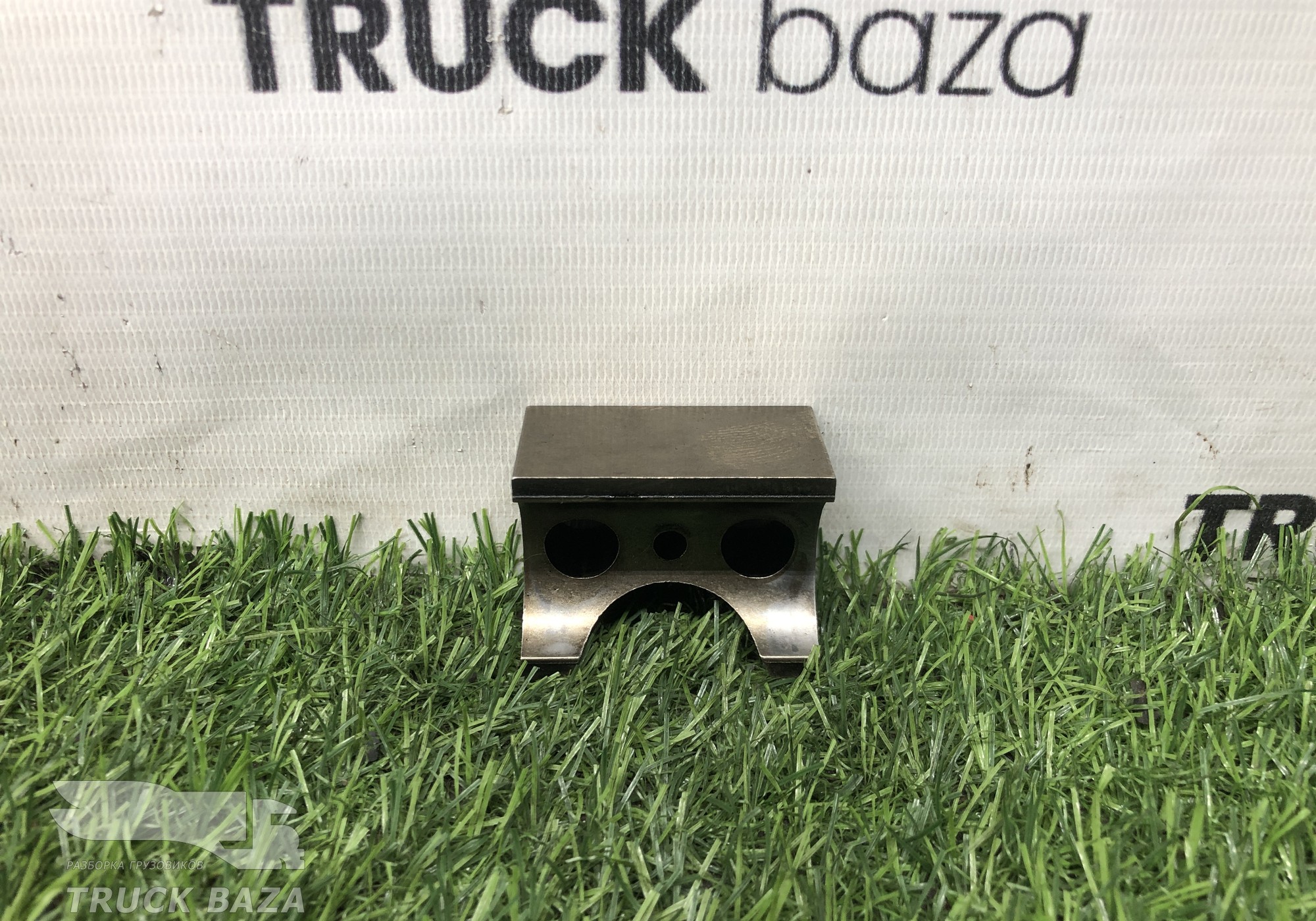 51042020136 Кронштейн вала рокеров