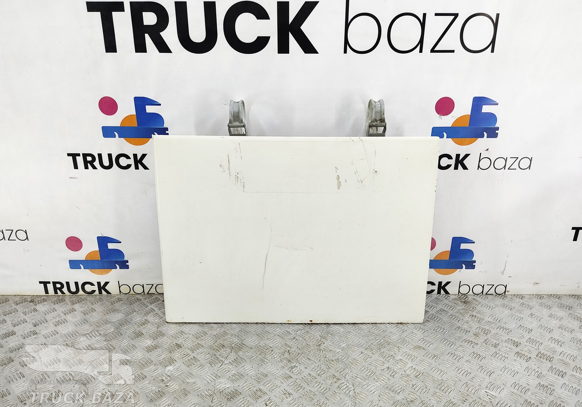 21404292 Крышка инструментального ящика правая