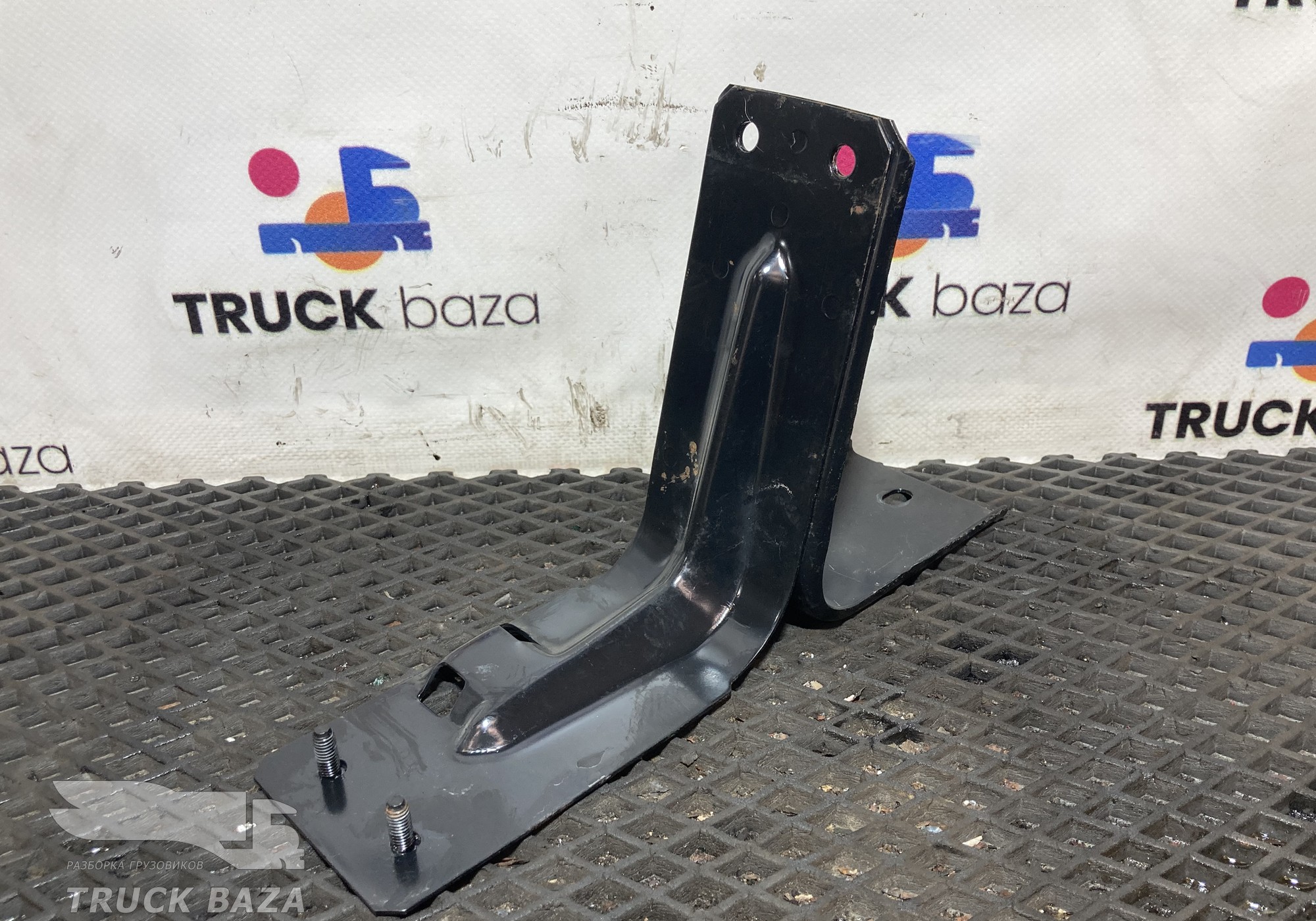 5801377425 Кронштейн панели приборов для Iveco Stralis II Hi-Way (с 2012)