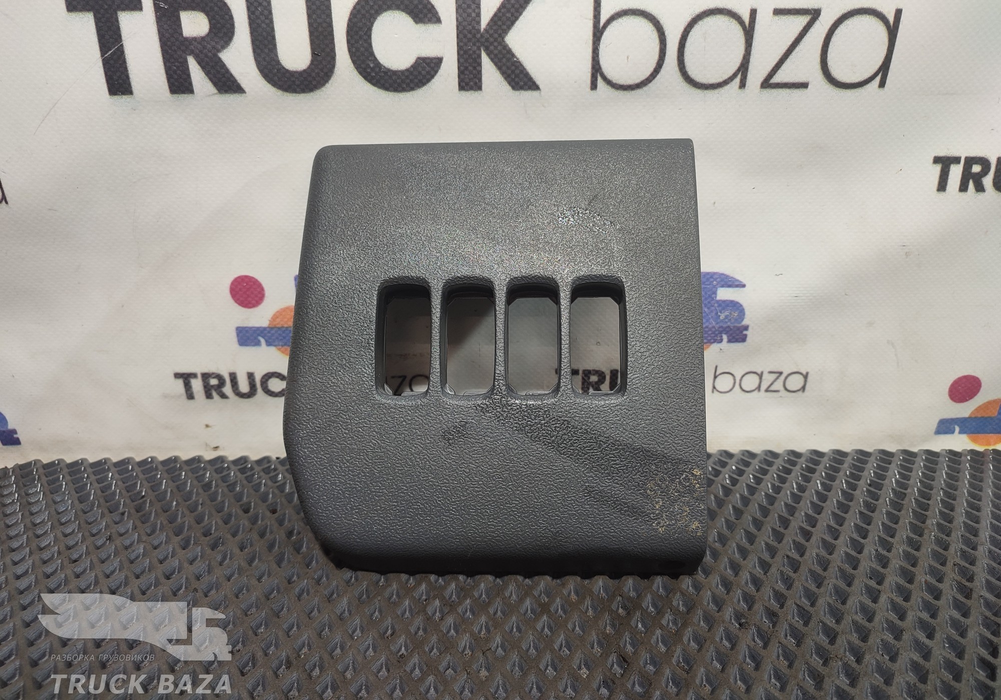 1722736 Крышка верхней вещевой полки левая