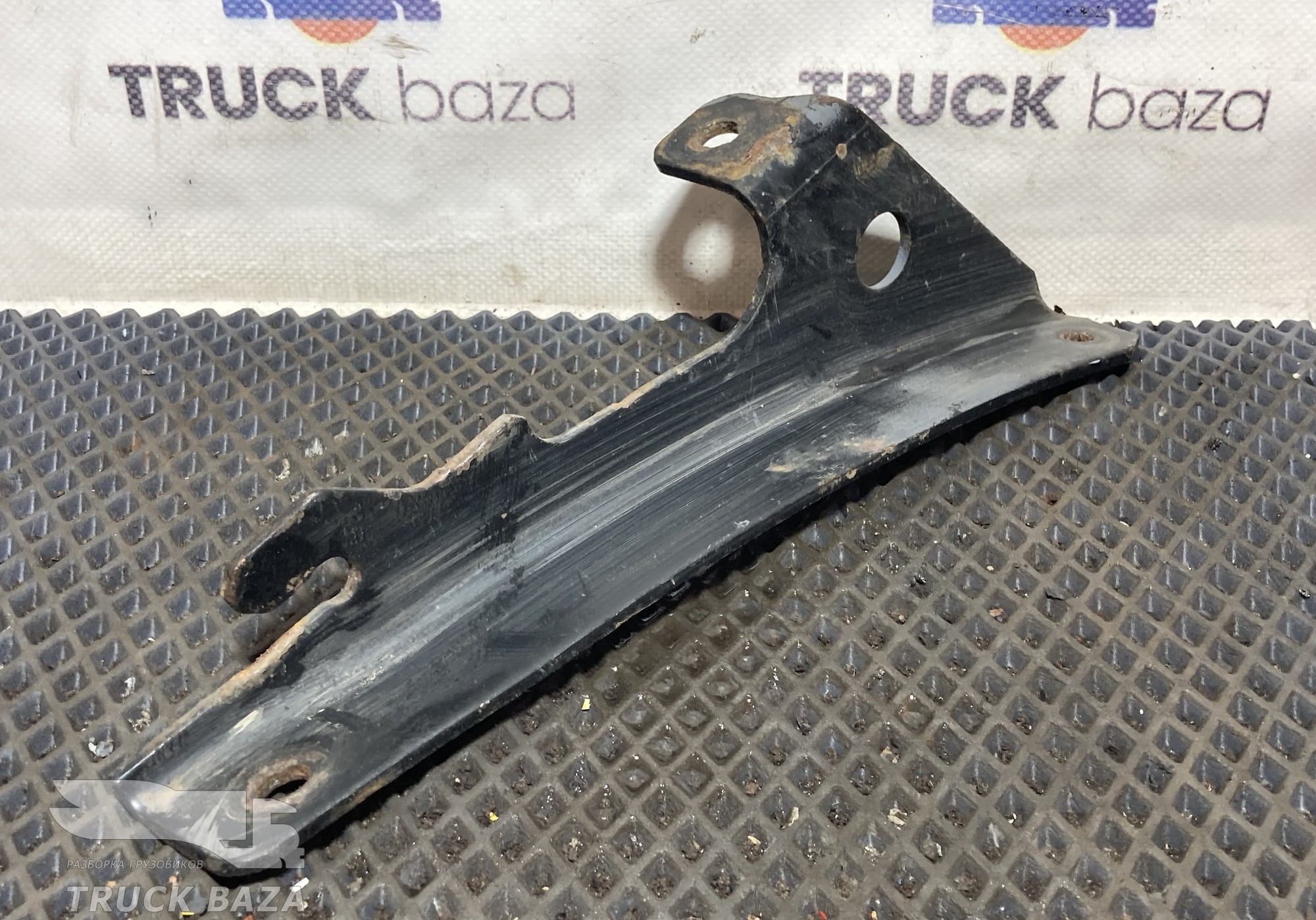 1732320 Кронштейн крыла правый для Daf XF105 (с 2005)