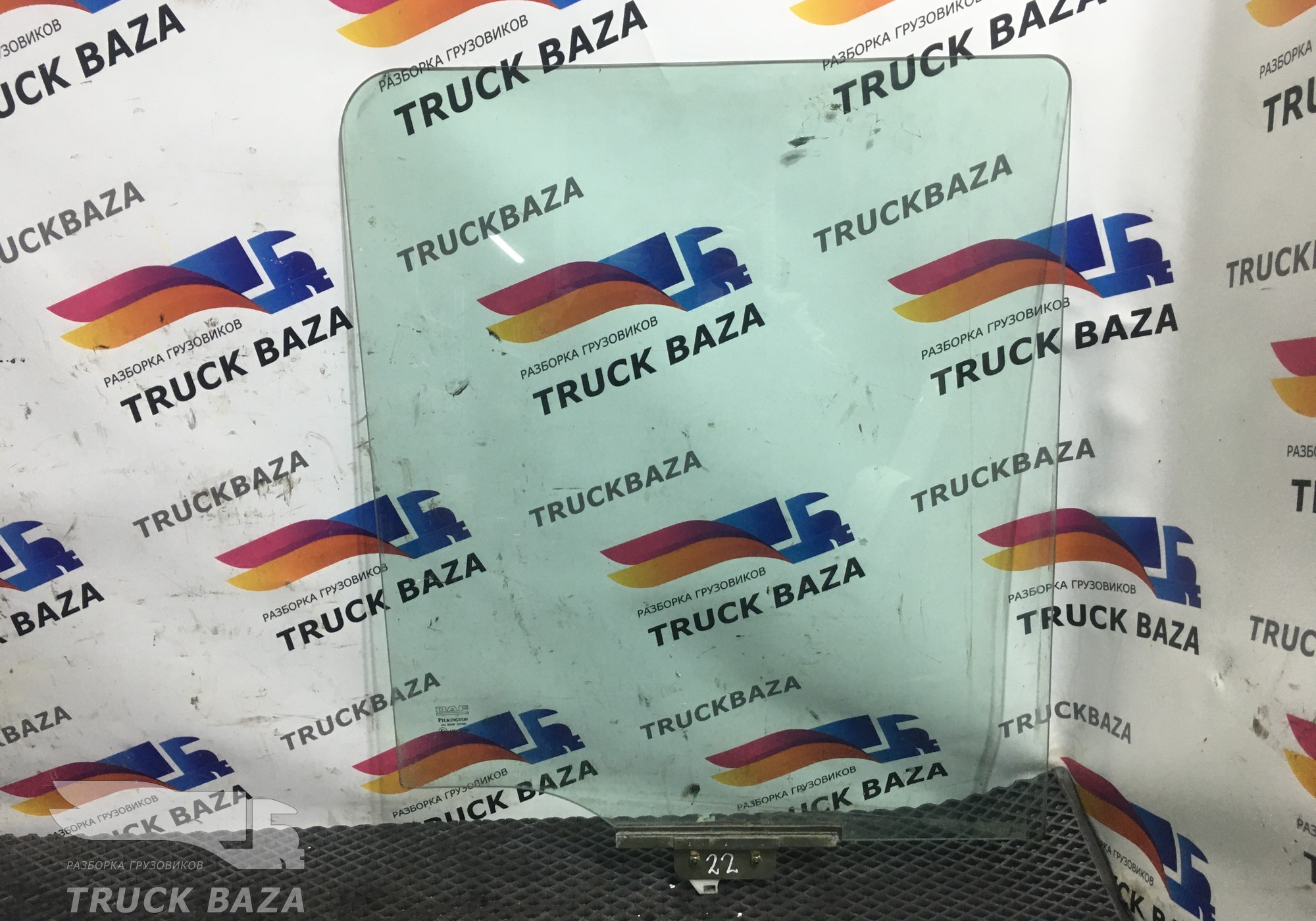 1284624 Стекло двери правой для Daf 95