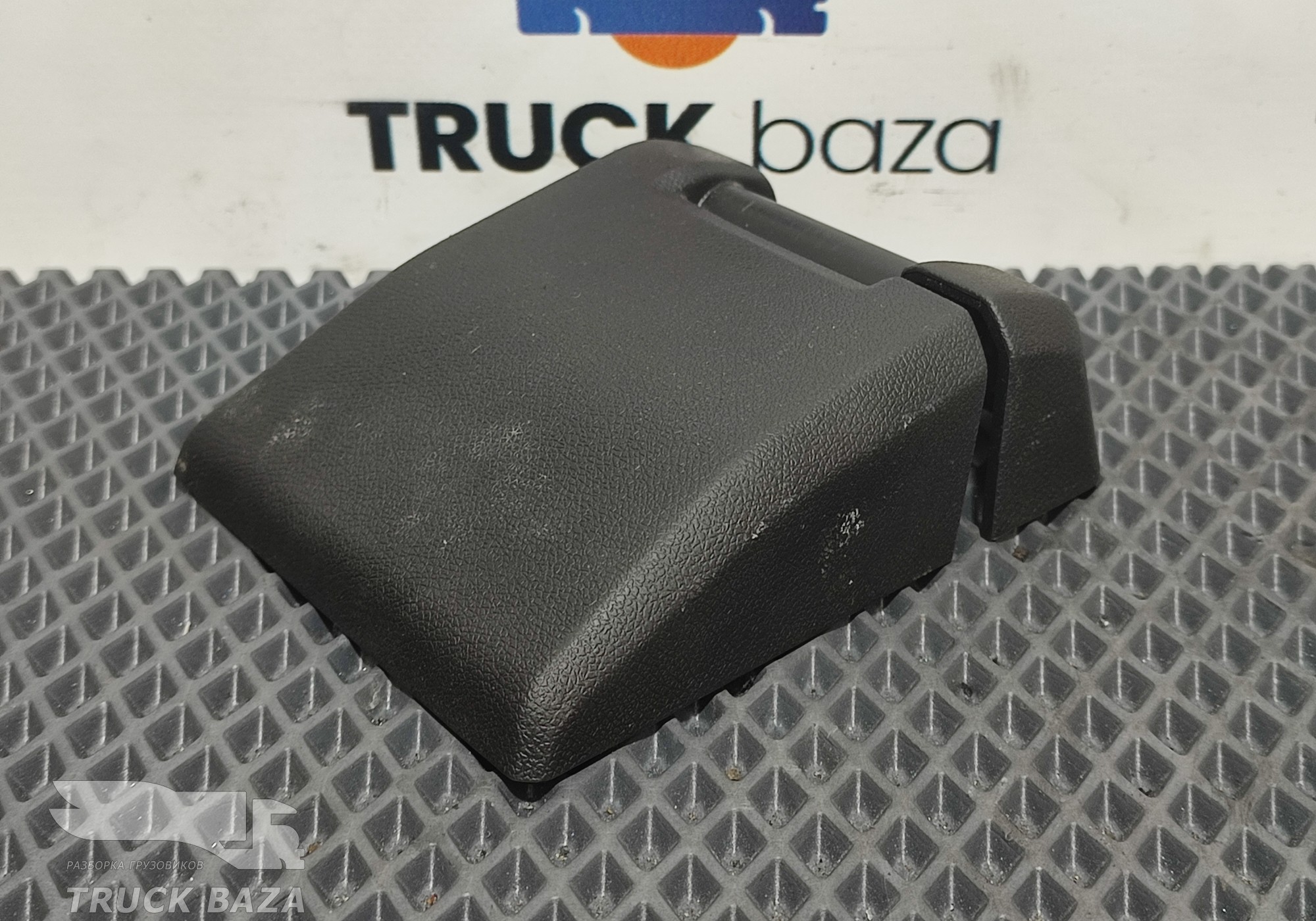 2415858 Крышка ремня безопасности