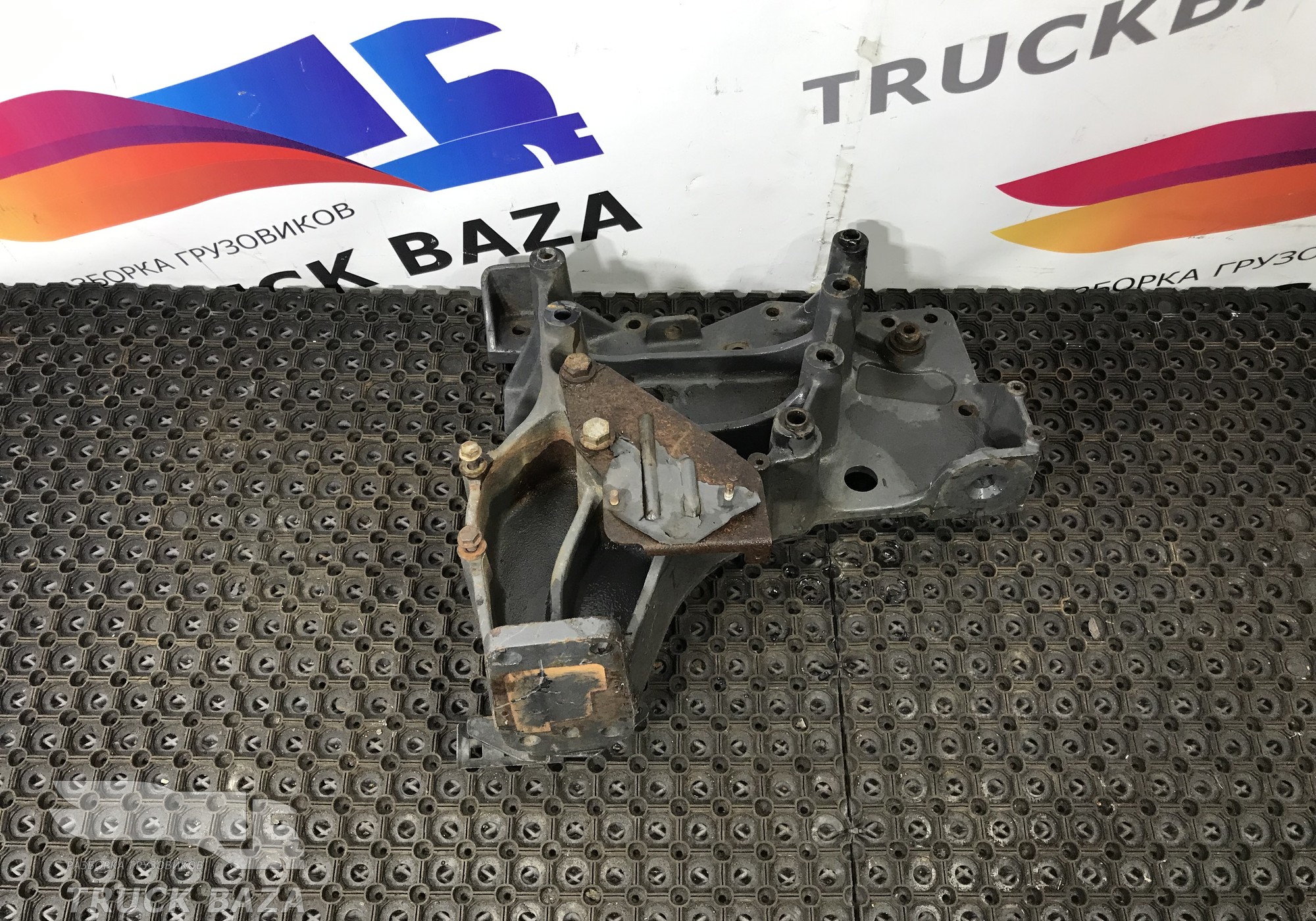 5010574082 Кронштейн кабины правый для Renault Magnum IV DXi (с 2005 по 2013)