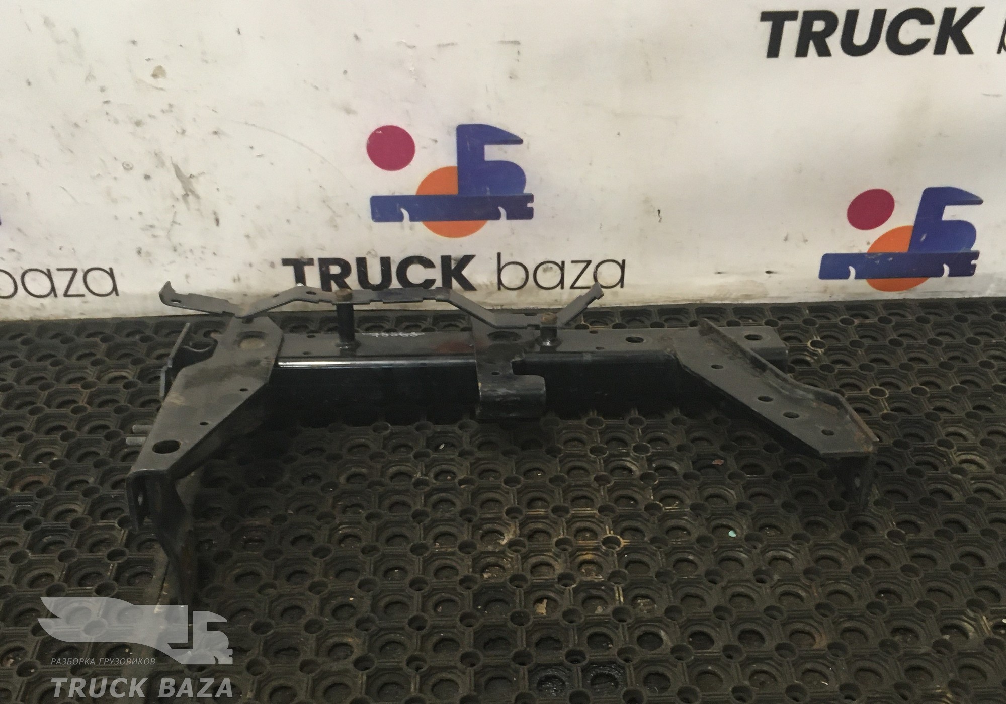 1690499 Кронштейн крыла переднего правого для Daf CF