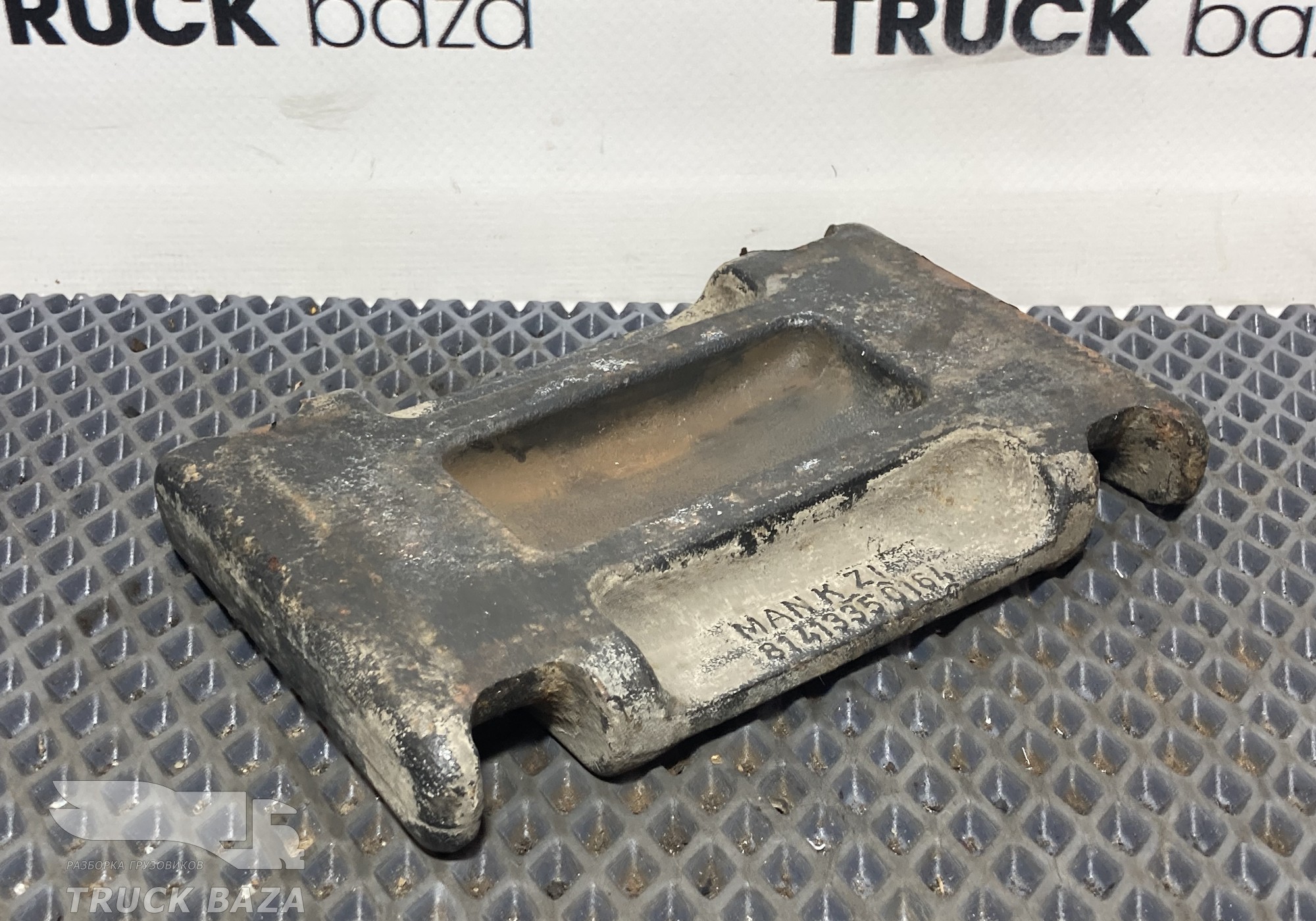 81413350164 Проставка передней рессоры