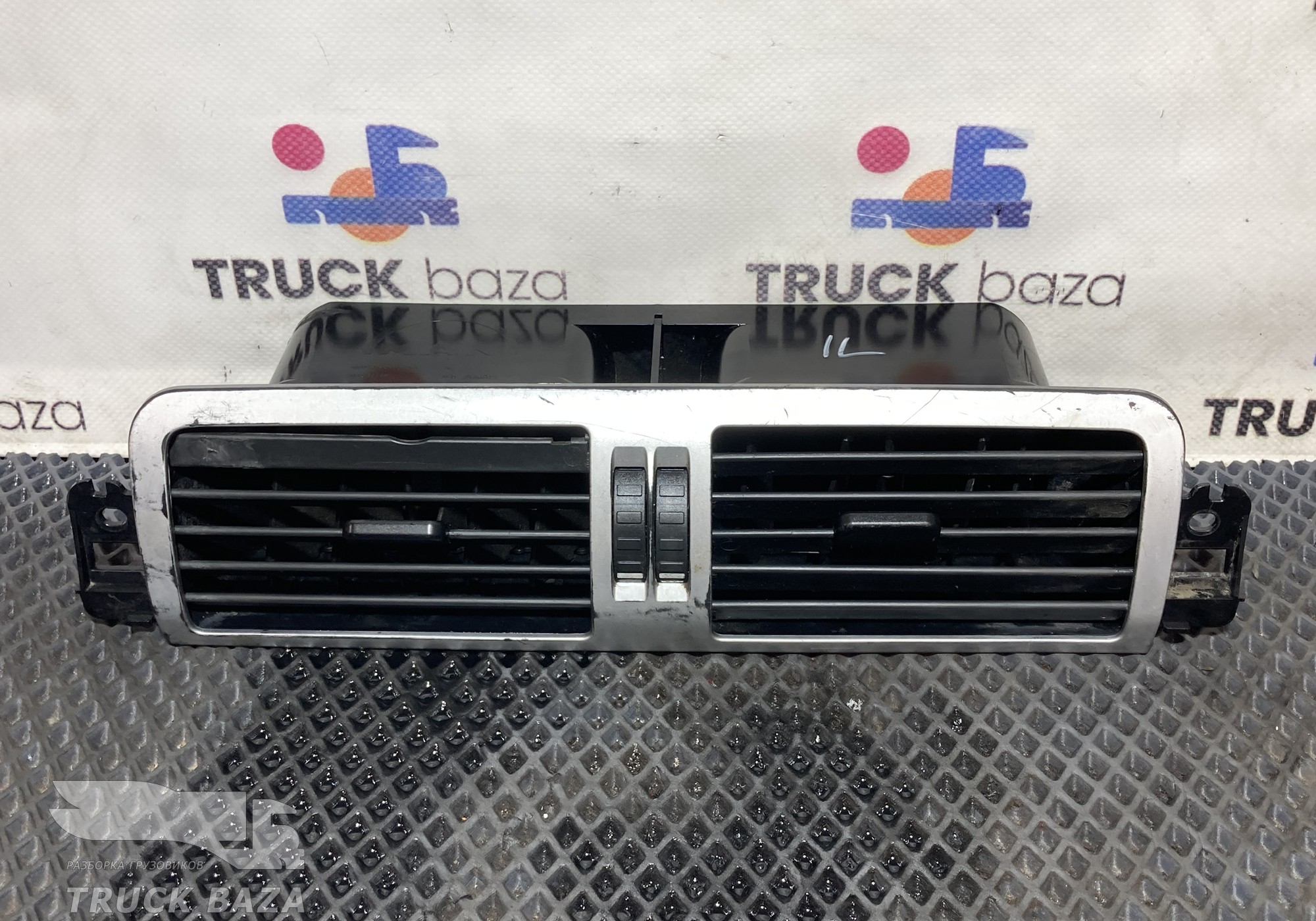 81619506071 Дефлектор воздушный