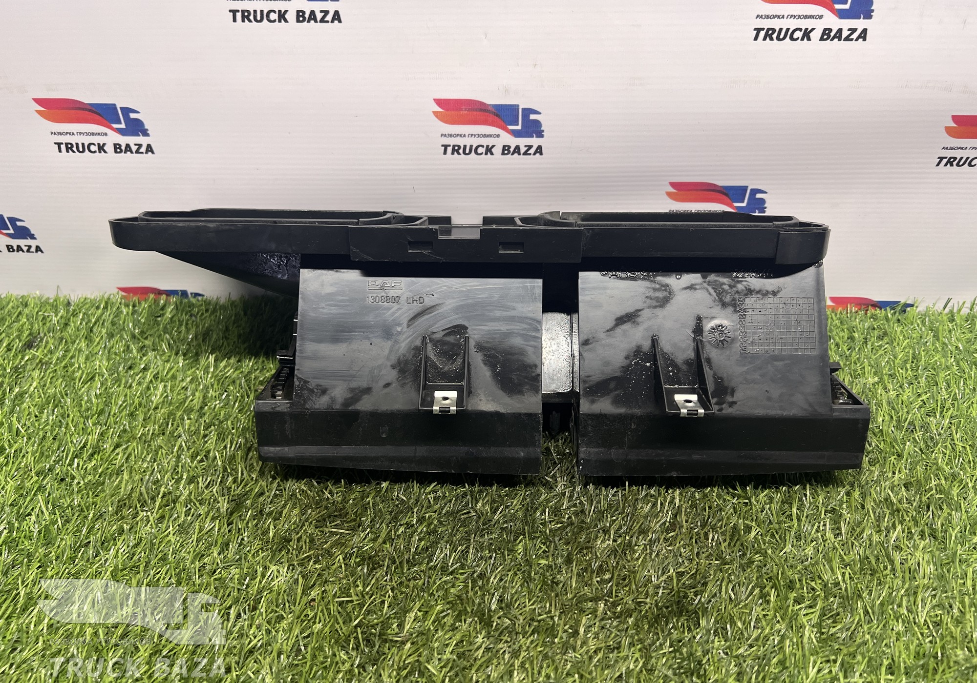 1308807 Дефлектор воздушный