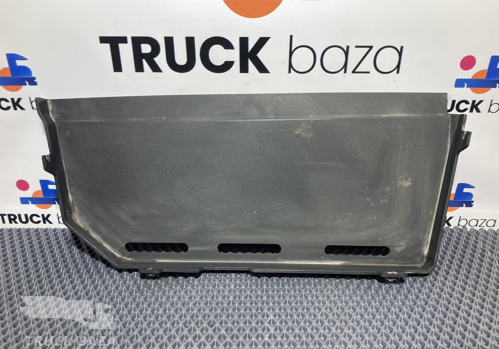 2418452 Защитный кожух ступеньки для Scania 6-series R (с 2016)