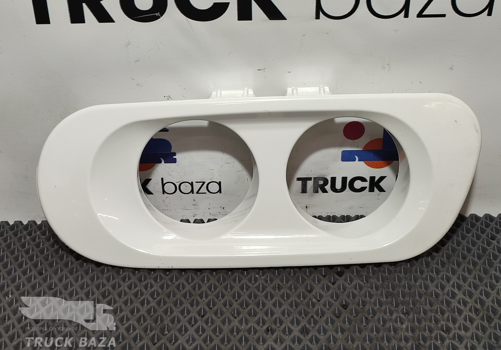 1683721 Облицовка ПТФ левая для Daf