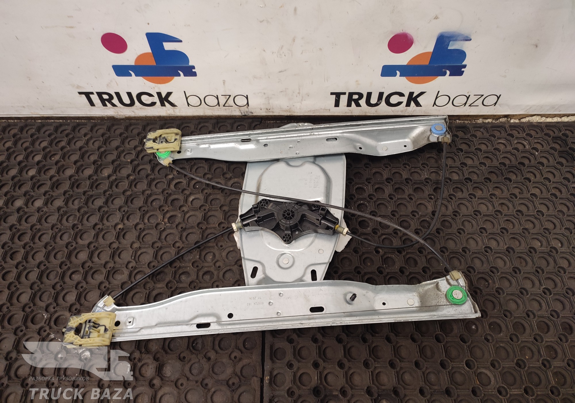 82540380 Стеклоподъемник правый для Renault T (с 2013)