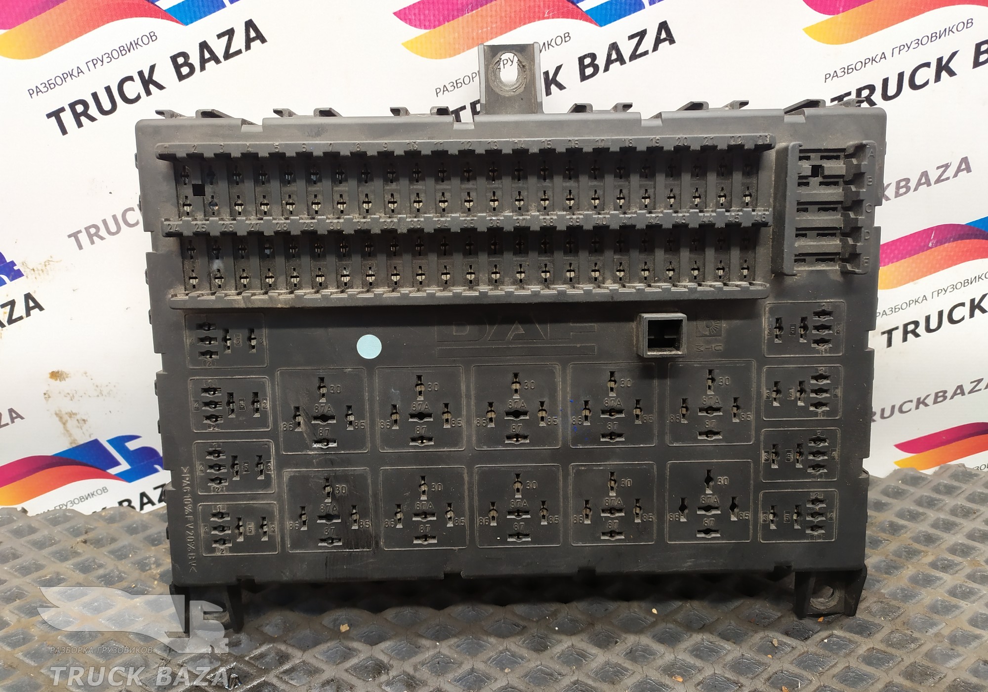 1674870 Блок предохранителей для Daf XF105