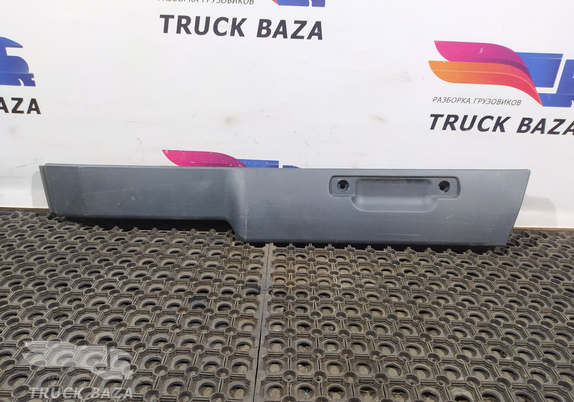 Обшивка двери правая 81629300158 для Man TGA, Man TGX II - купить б/у за 300 р.