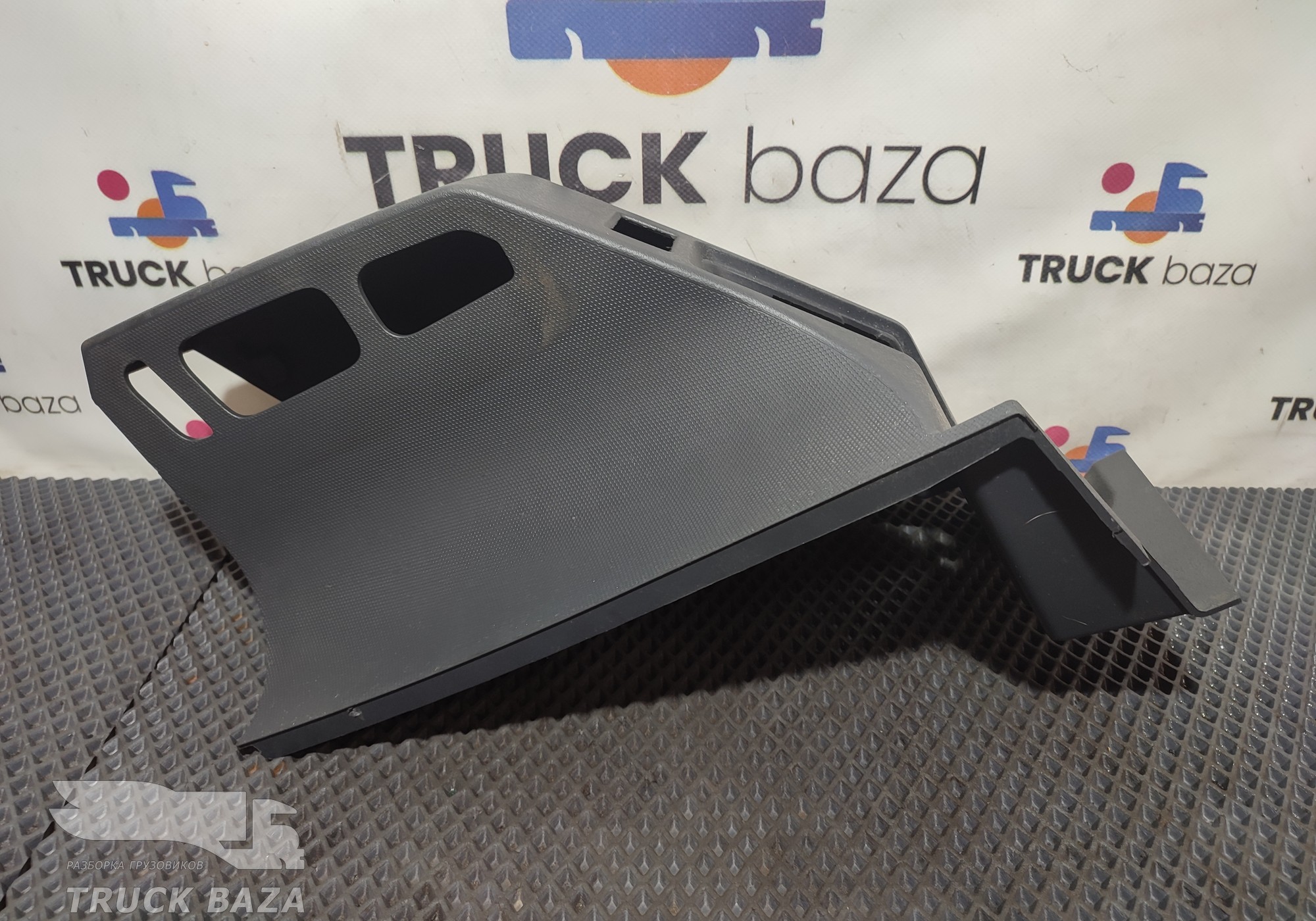 7482280863 Накладка на торпедо левая для Renault T (с 2013)