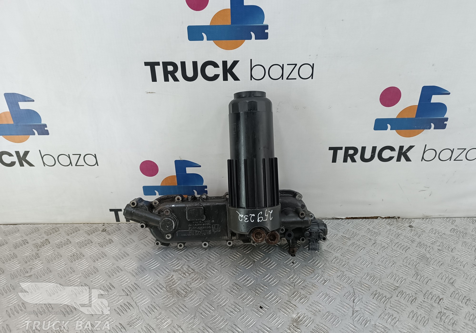 504196739 Крышка масляного радиатора для Iveco Stralis I (с 2002)