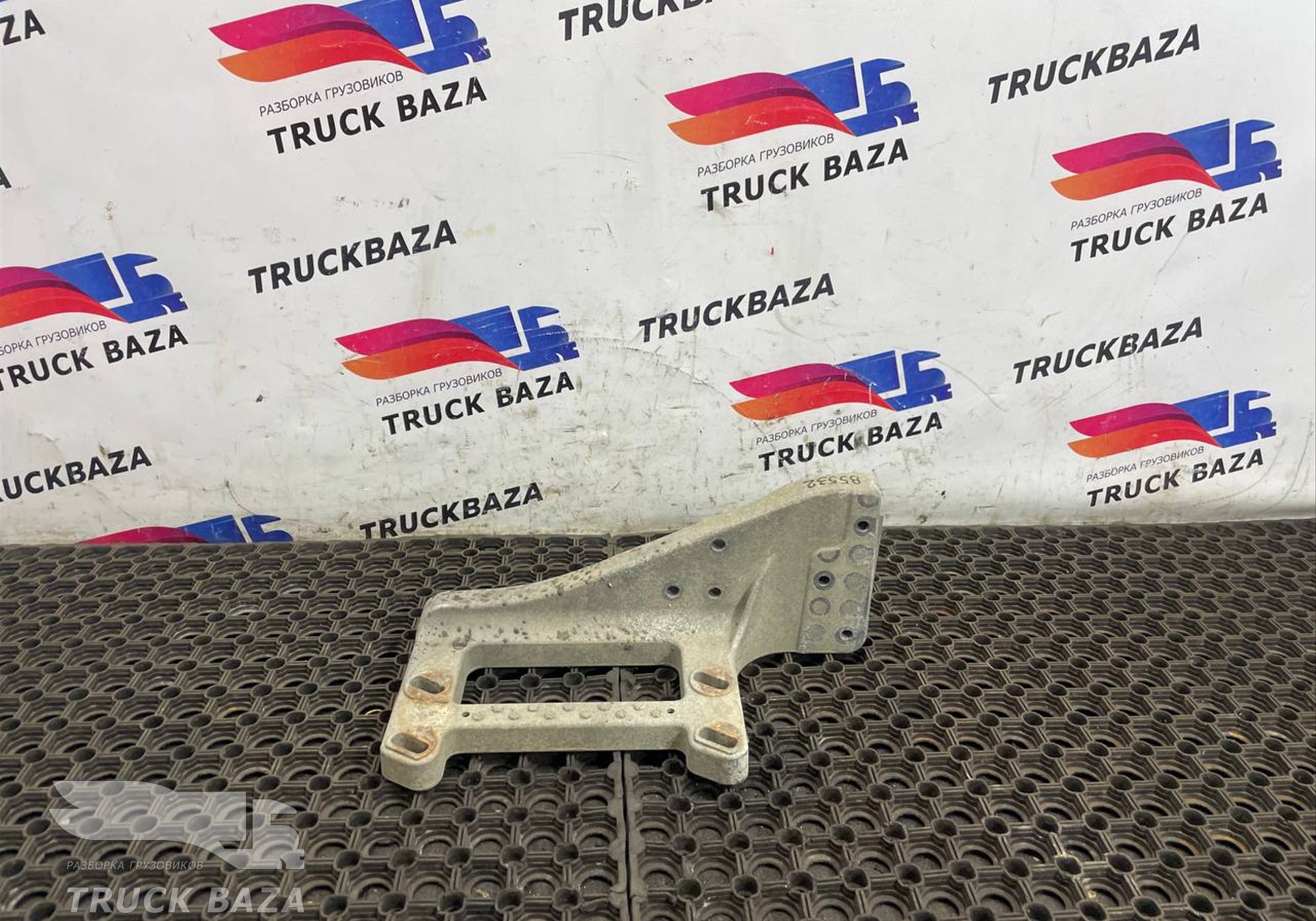 9436662631 Кронштейн корпуса подножки правый для Mercedes-Benz Actros MP3 (с 2008)